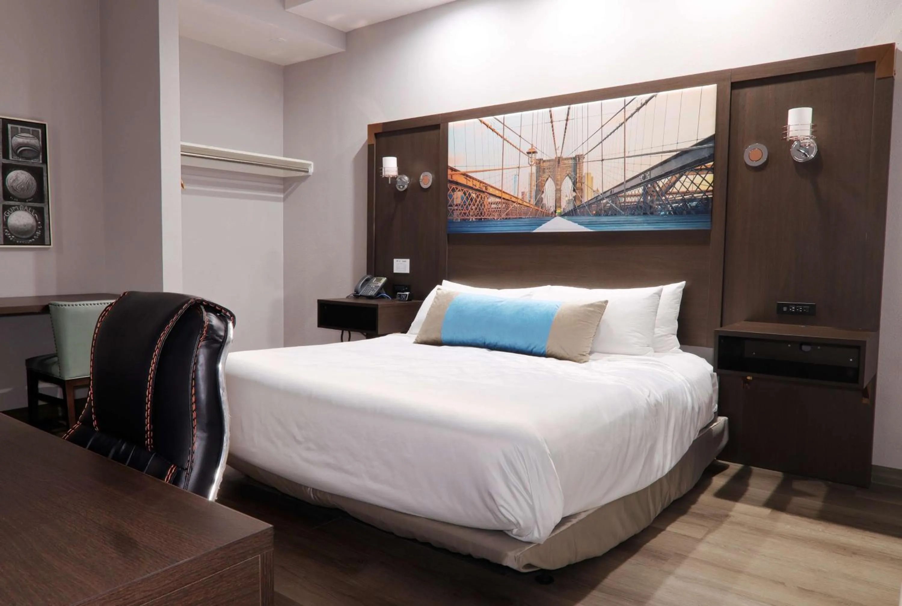 Photo of the whole room, Bed in Hotel Manhattan, BW Signature Collection