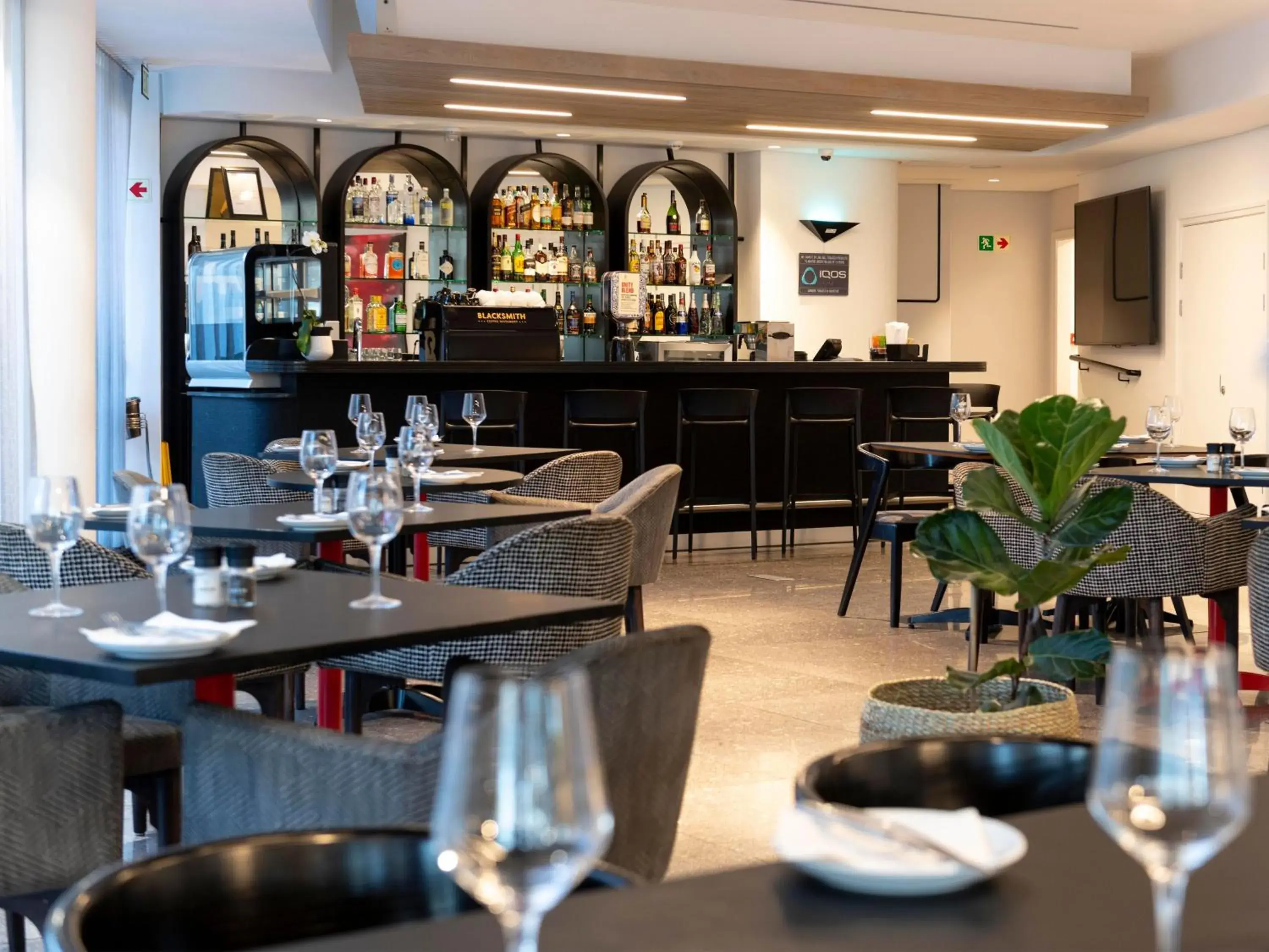 Lounge or bar in ANEW Hotel Green Point Cape Town Lounge or bar in ANEW Hotel Green Point Cape Town