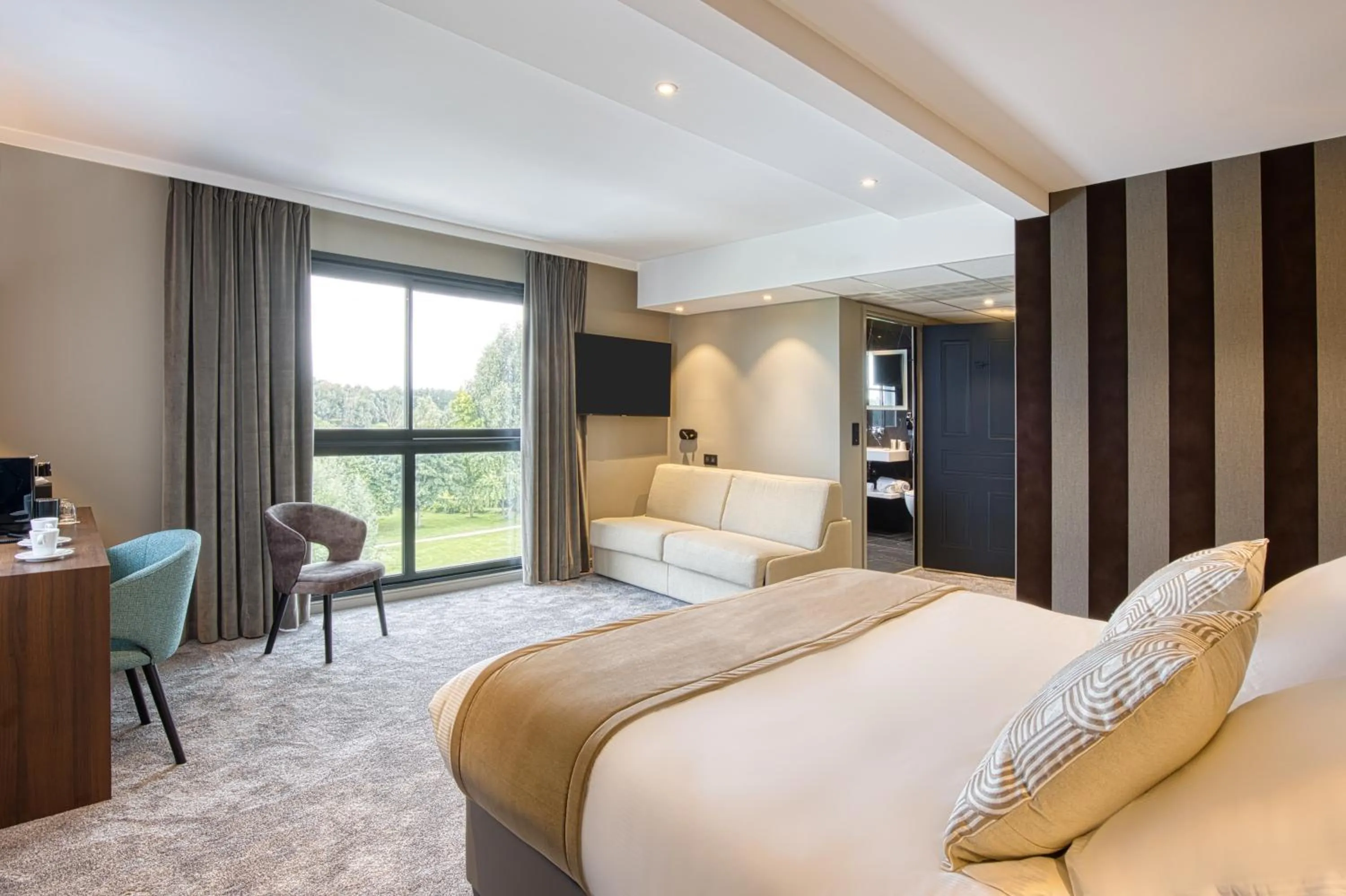 Bed in Best Western Plus Le Fairway Hotel & Spa Golf d'Arras