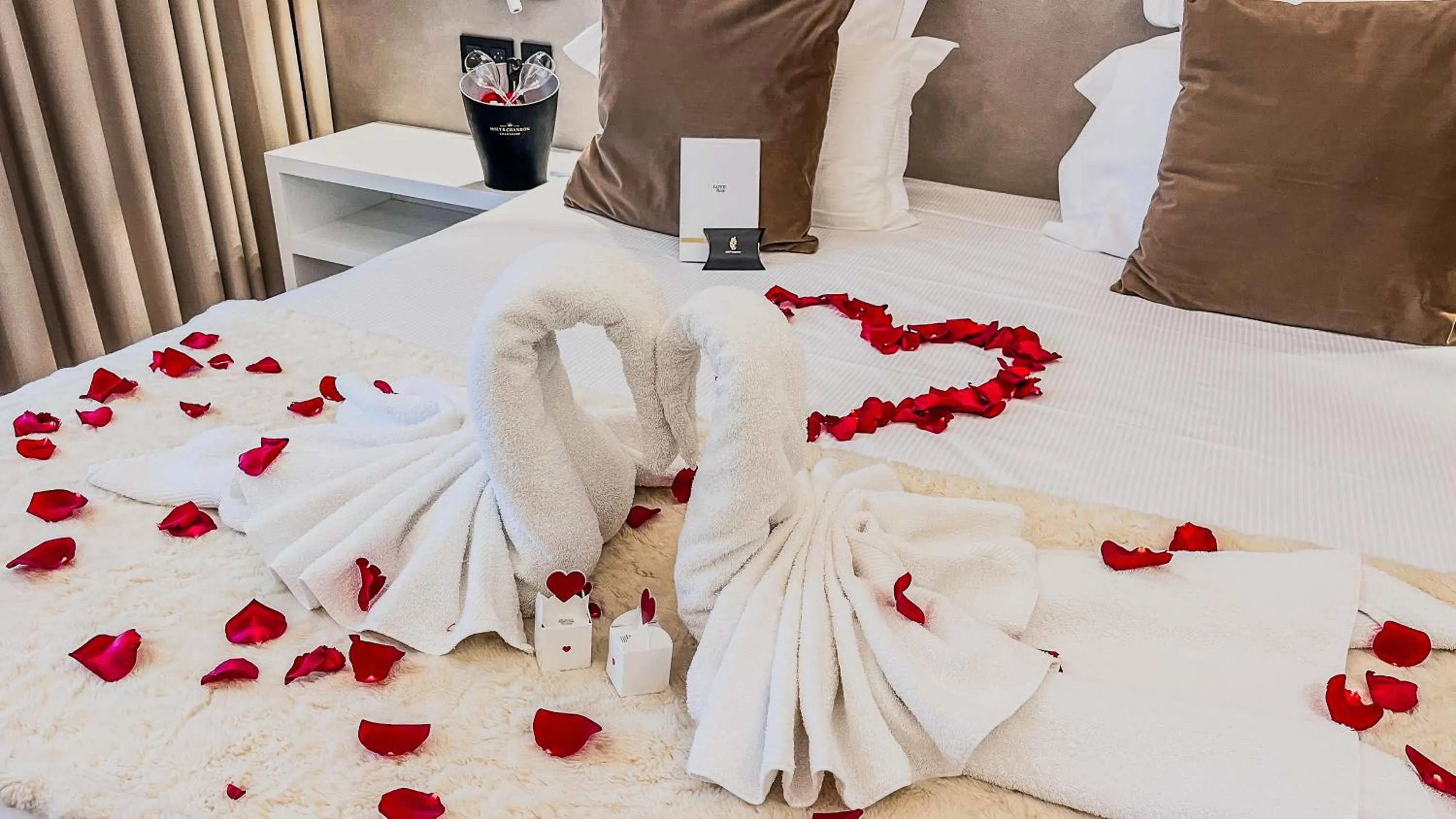 Bed in Best Western Plus Le Fairway Hotel & Spa Golf d'Arras