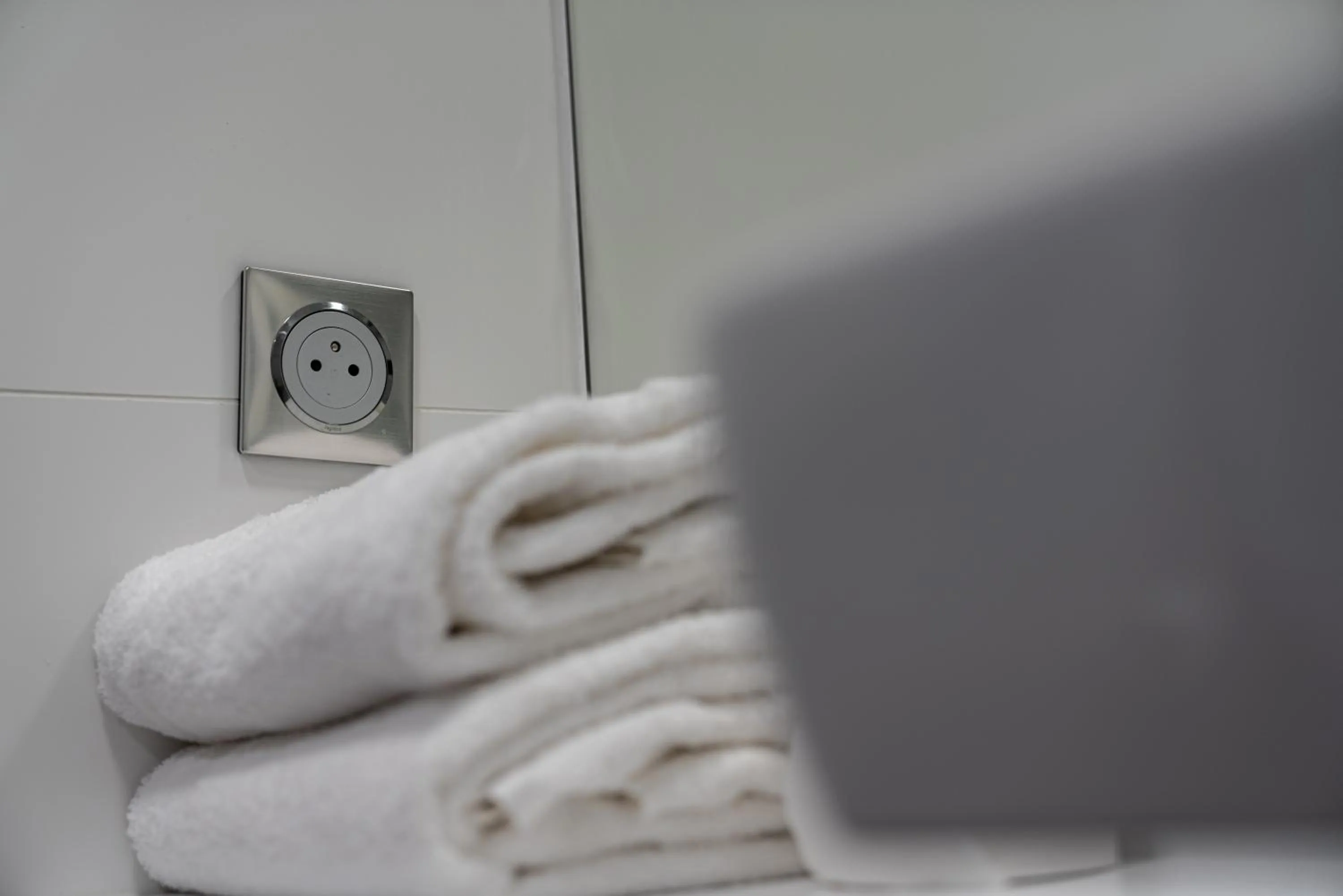 Bathroom, Bed in easyHotel Paris Charles de Gaulle Villepinte
