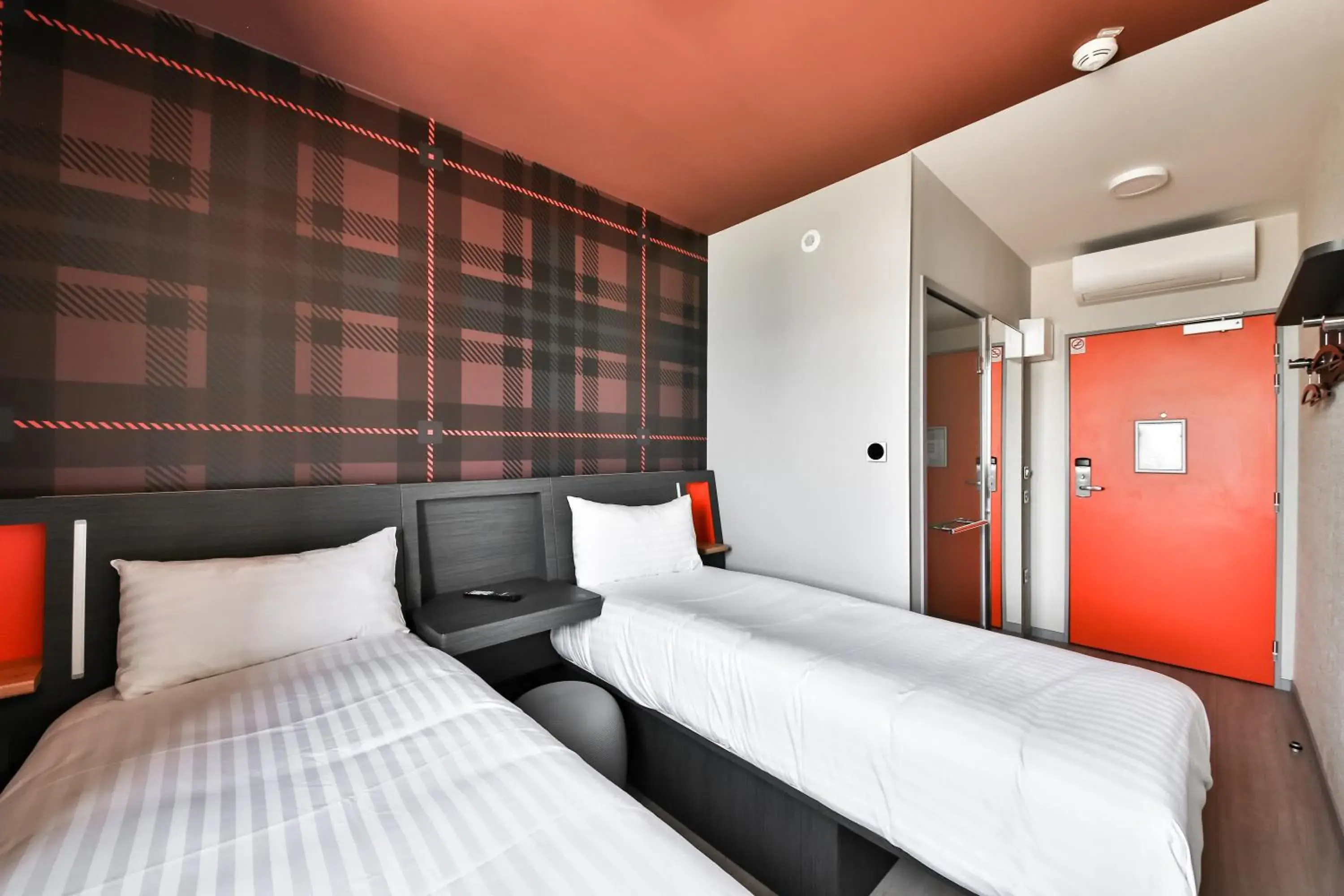 Bedroom, Bed in easyHotel Paris Charles de Gaulle Villepinte Bedroom, Bed in easyHotel Paris Charles de Gaulle Villepinte