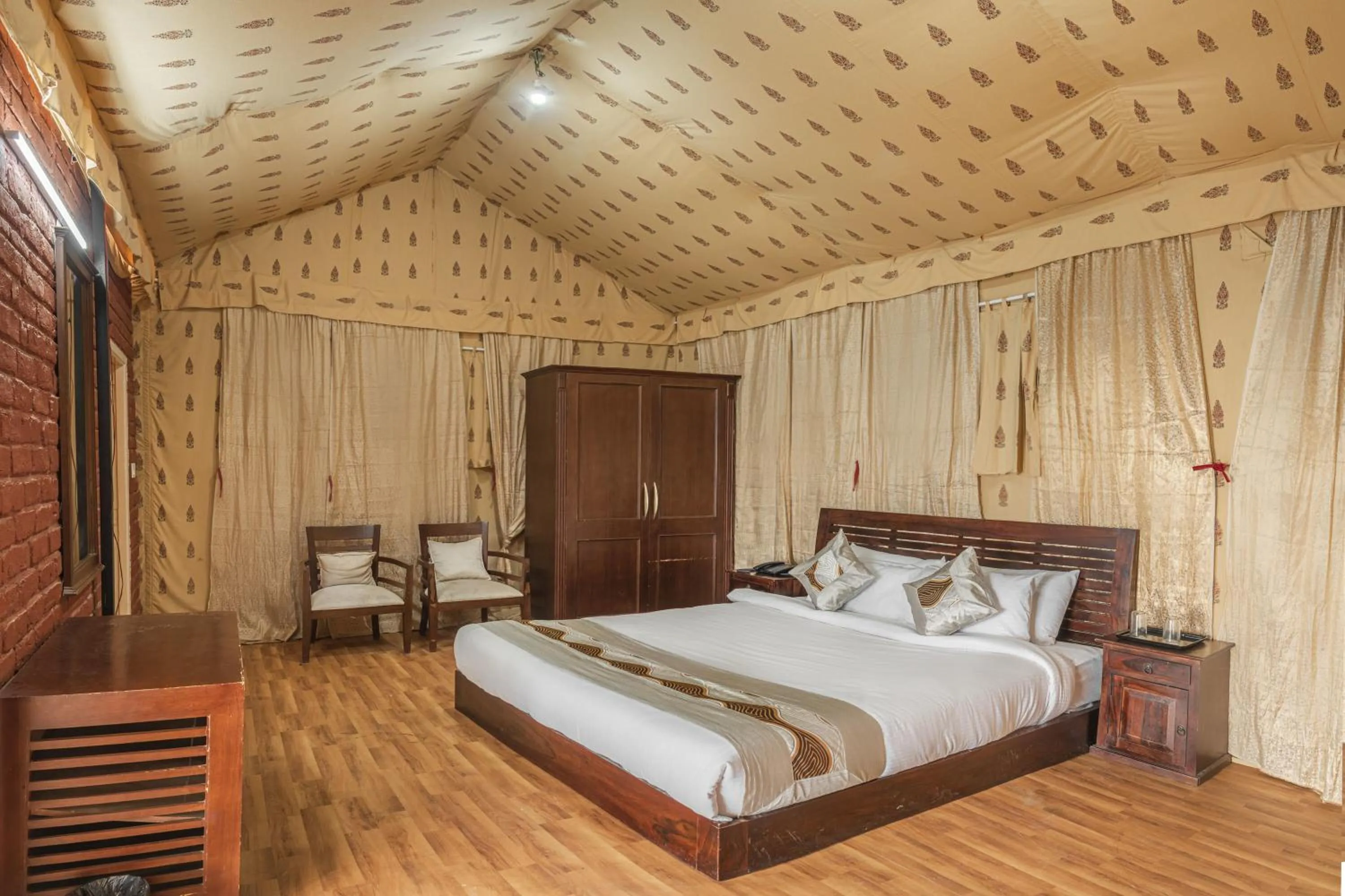 Bed in Echor - The Koti Village Resort Kufri