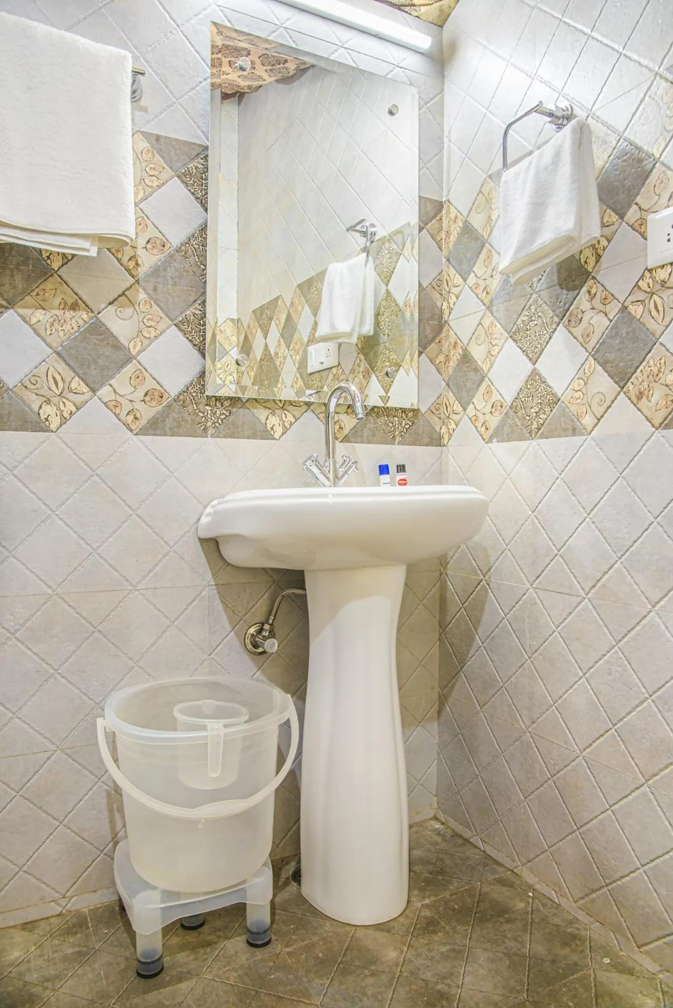 Toilet in Echor - The Koti Village Resort Kufri