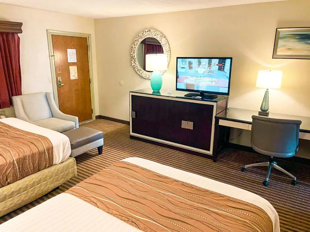 Eleven Boutique Hotel LLC