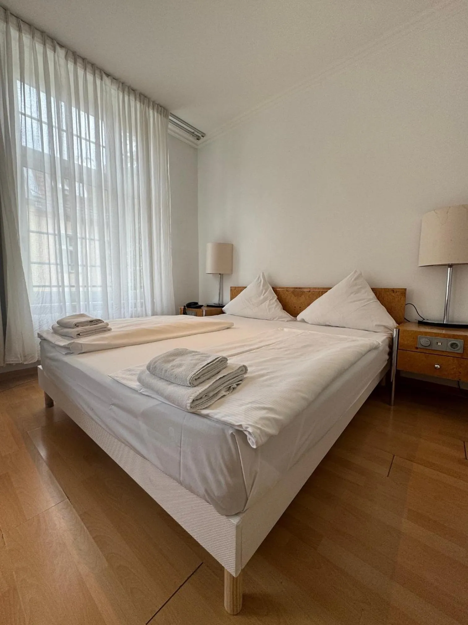 Photo of the whole room, Bed in Erlanger Hof