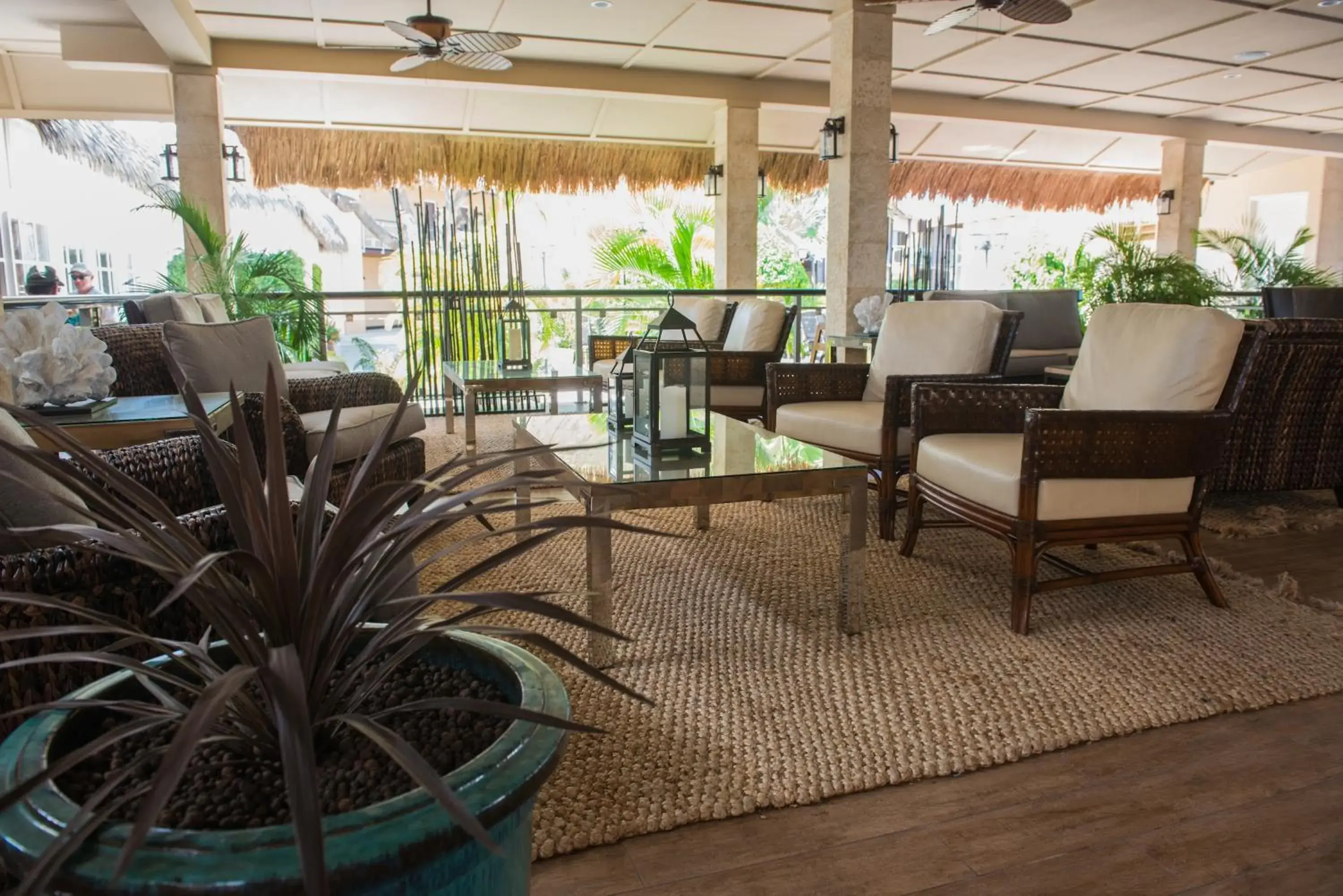 Lounge or bar in Manchebo Beach Resort and Spa Lounge or bar in Manchebo Beach Resort and Spa
