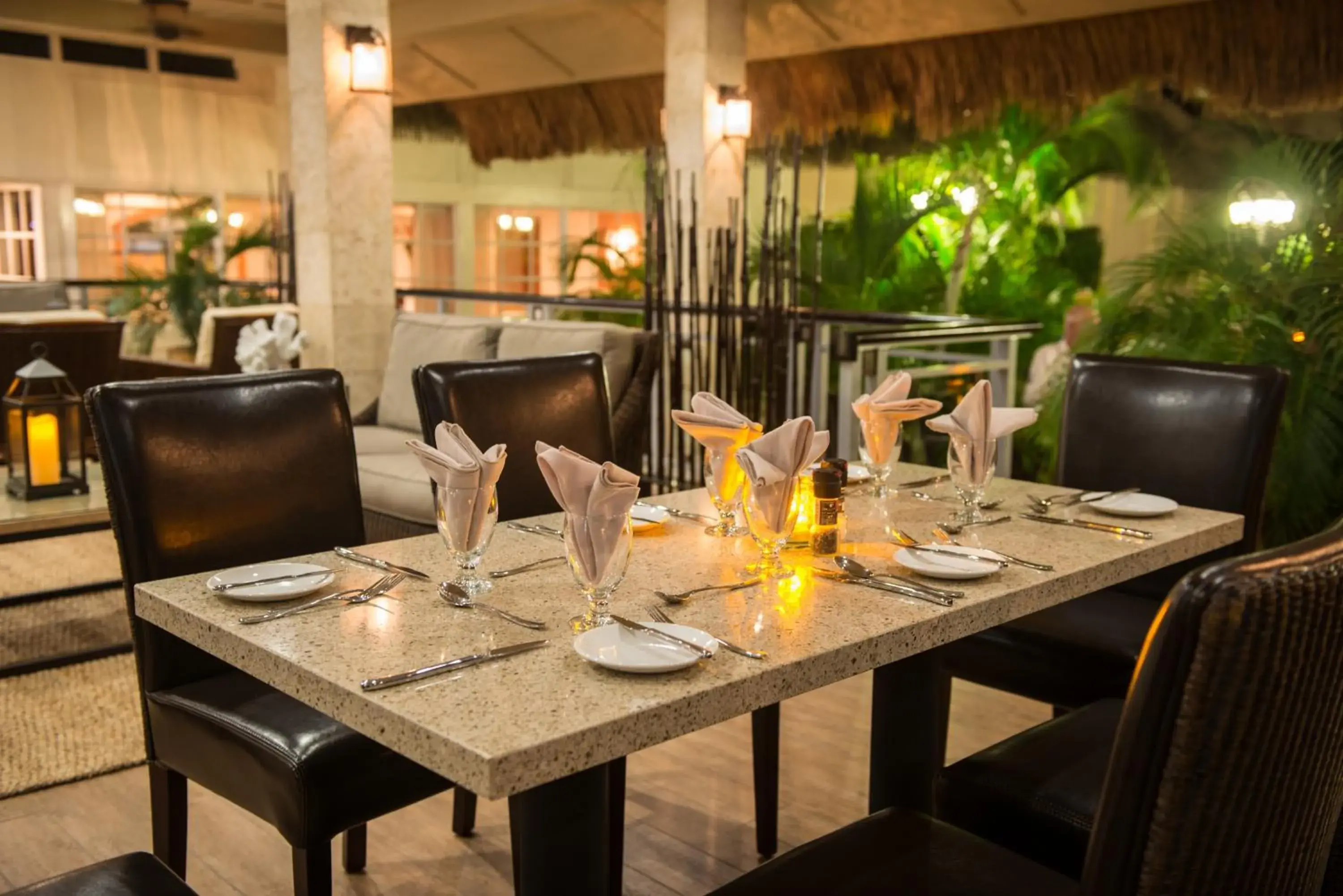 Restaurant/places to eat in Manchebo Beach Resort and Spa Restaurant/places to eat in Manchebo Beach Resort and Spa
