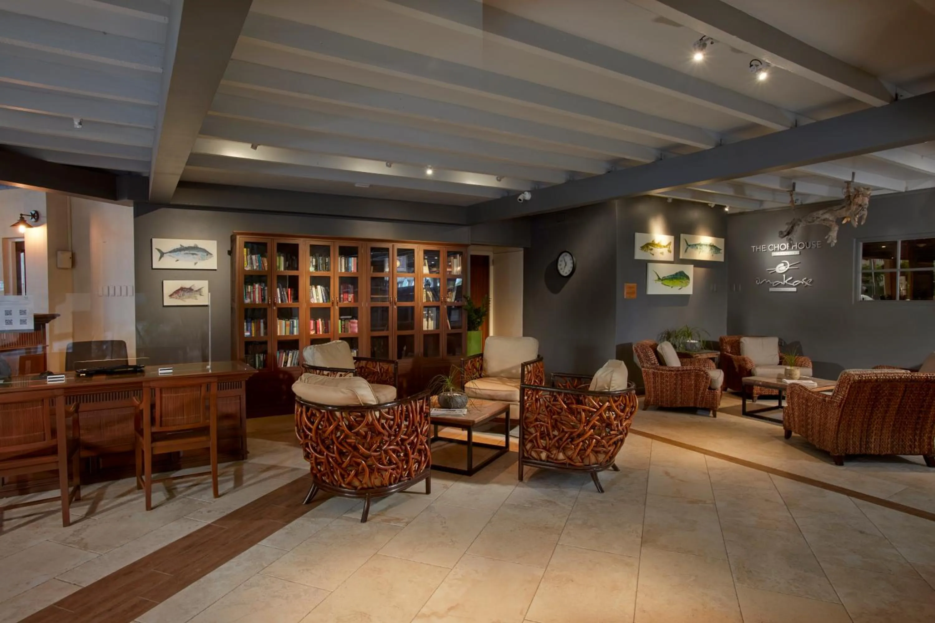 Library in Manchebo Beach Resort and Spa