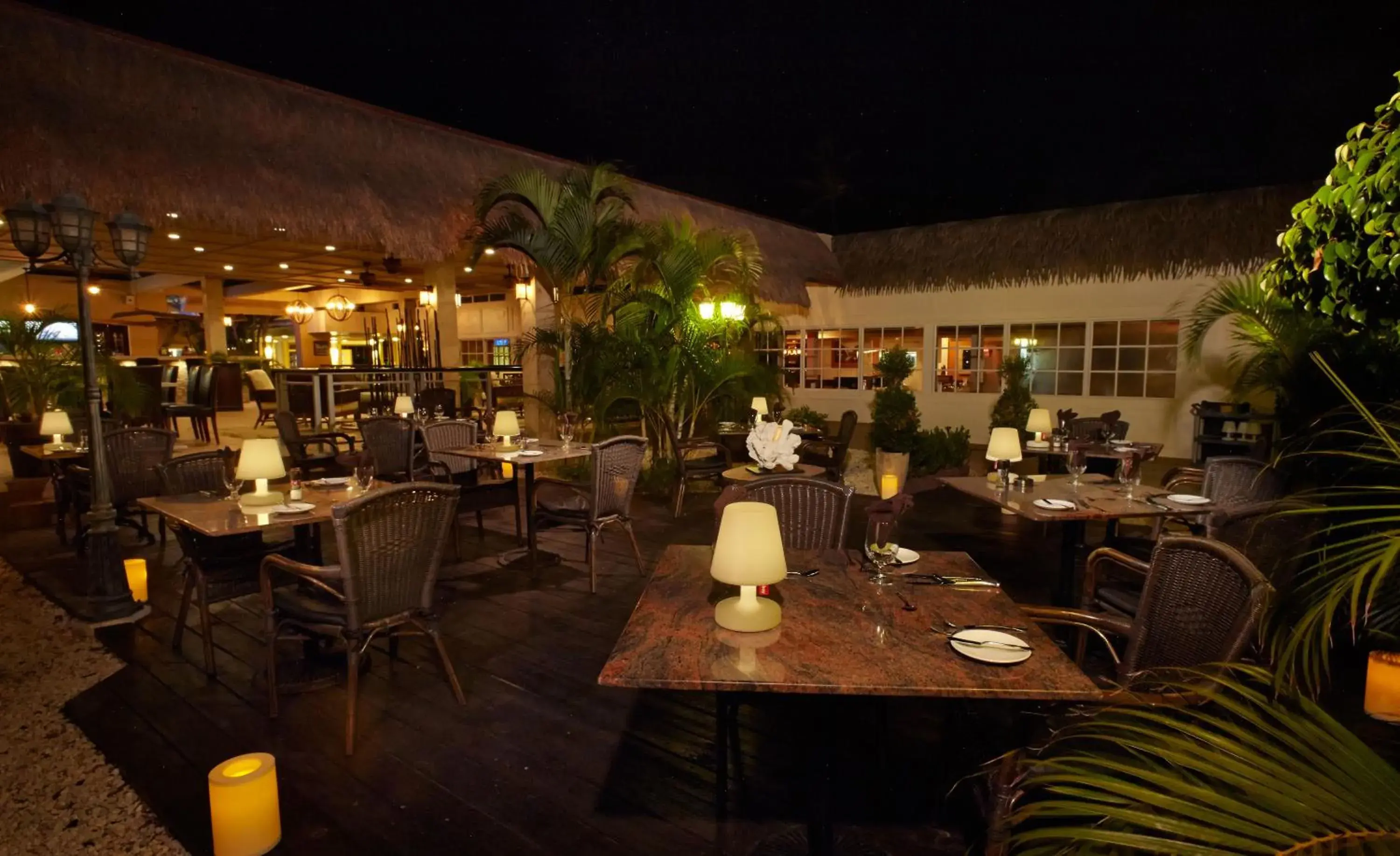 Restaurant/places to eat in Manchebo Beach Resort and Spa Restaurant/places to eat in Manchebo Beach Resort and Spa