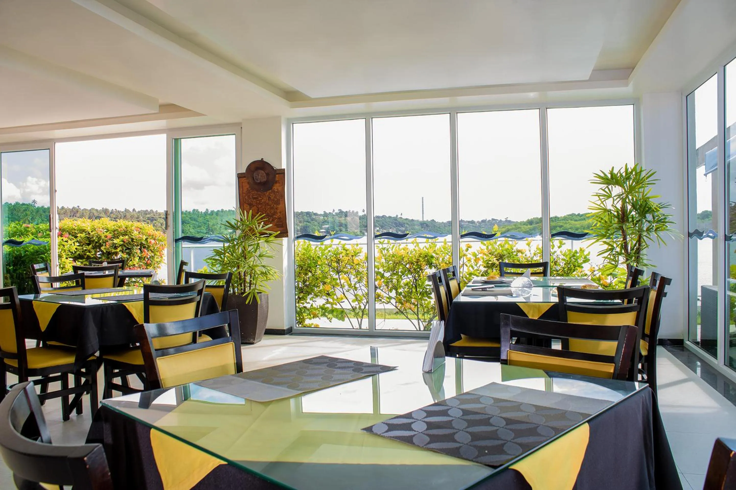 Restaurant/places to eat in Pousada Jirituba