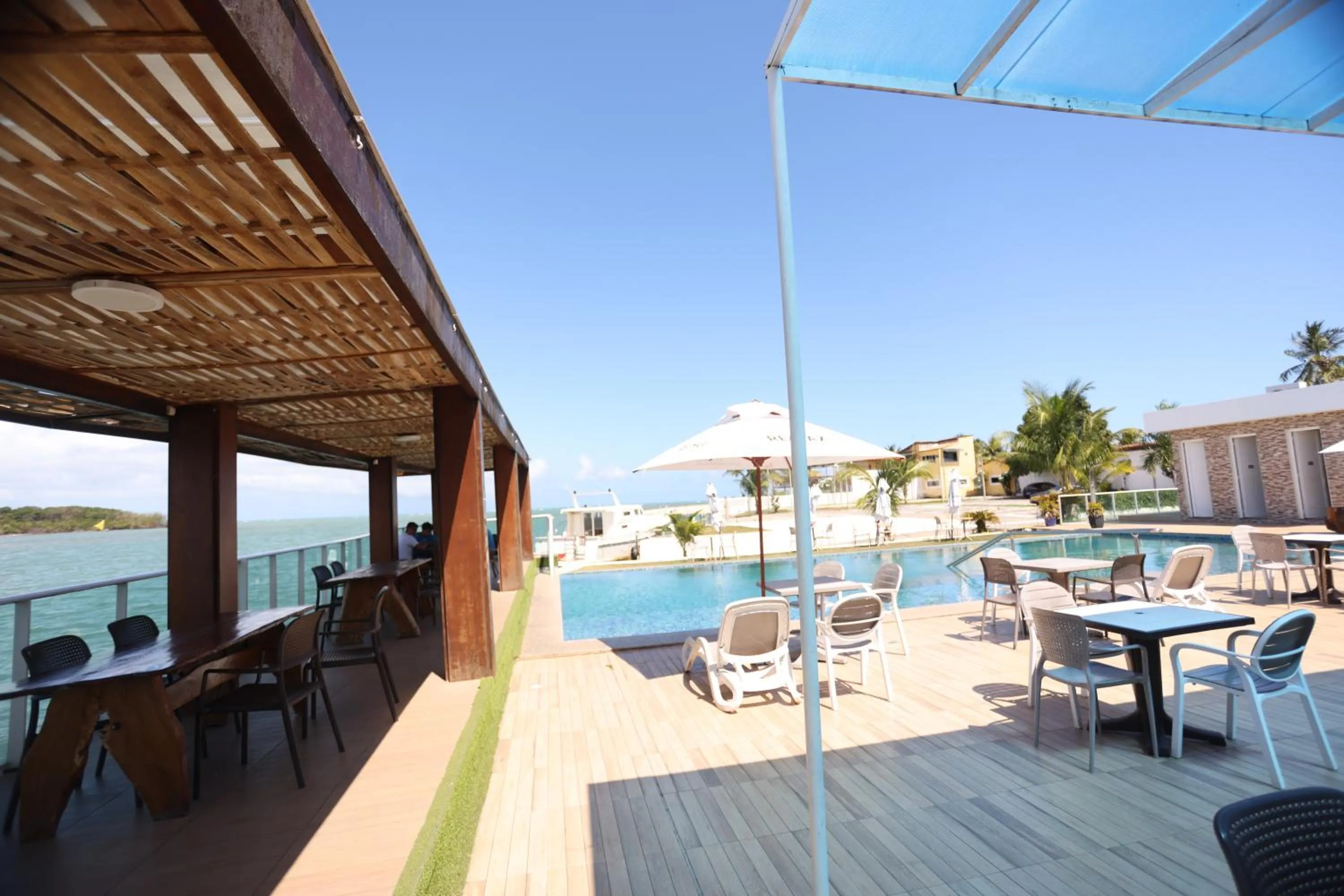 Restaurant/places to eat in Pousada Jirituba