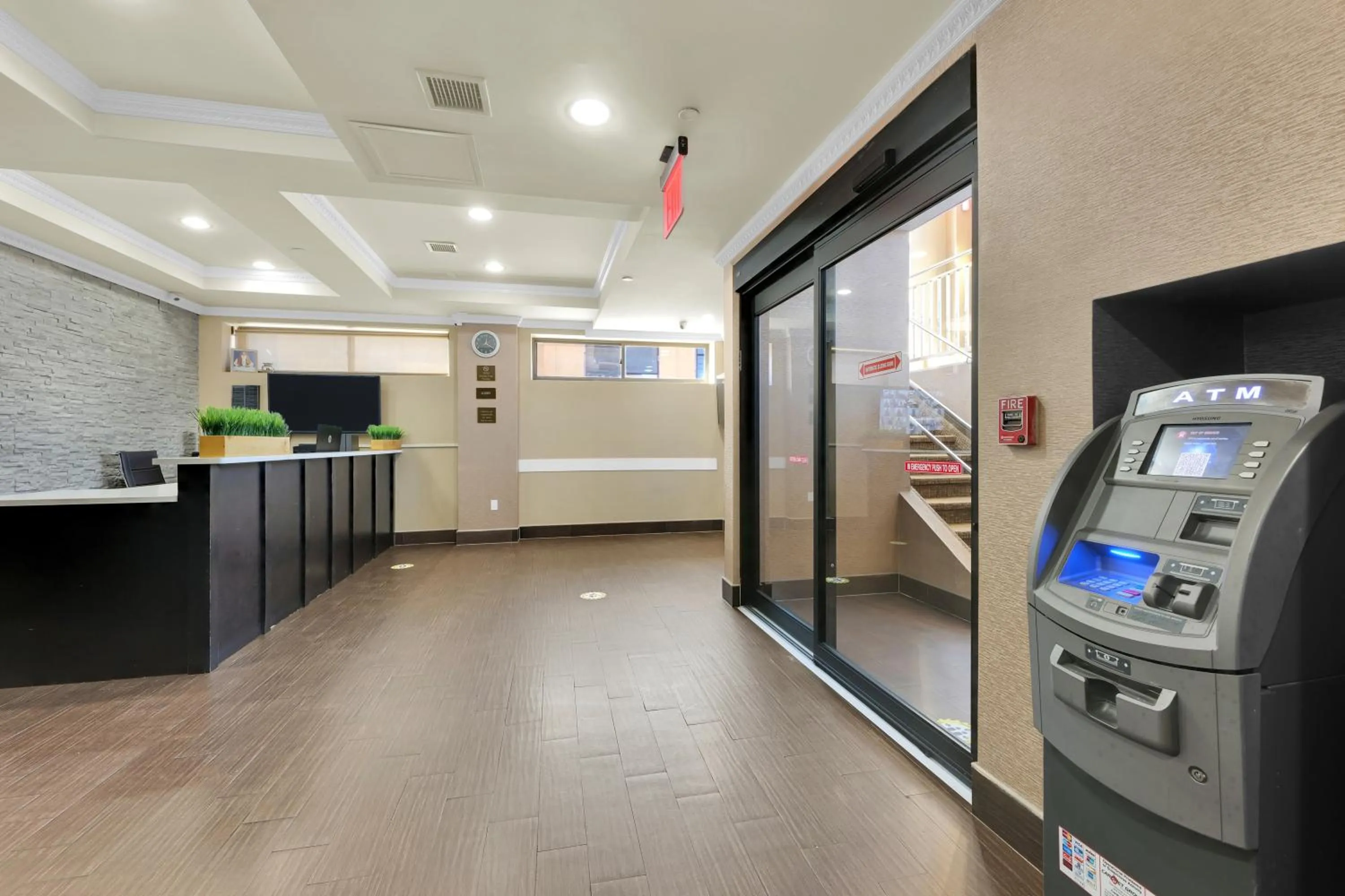 Lobby or reception in Hotel Pergola Jamaica JFK