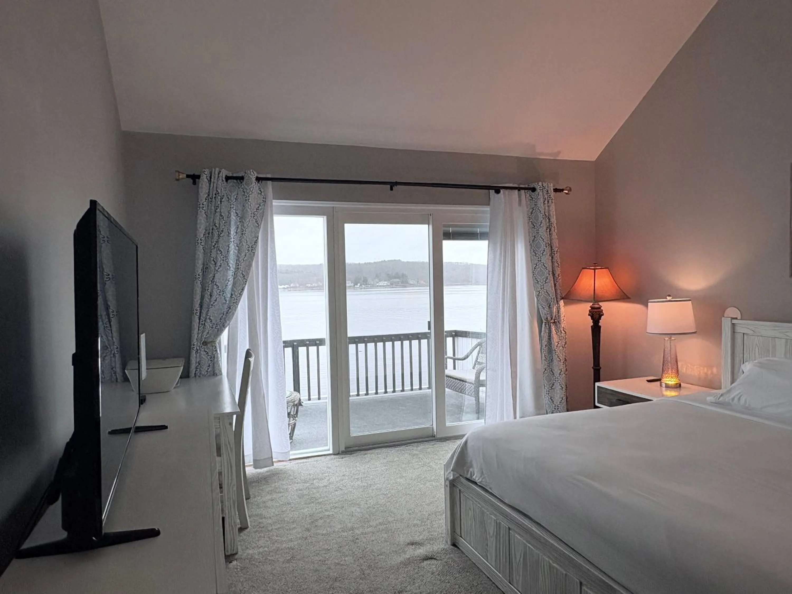 Bed in Riverfront Home with a View!