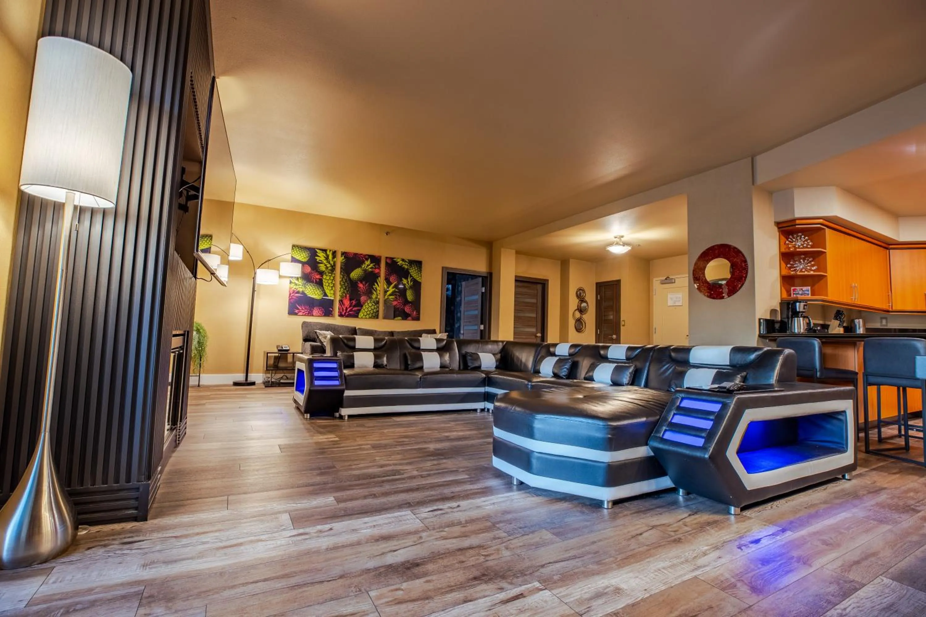 Communal lounge/ TV room in 2100 SqFt Penthouse Suite W/ Strip Views! POOL GYM