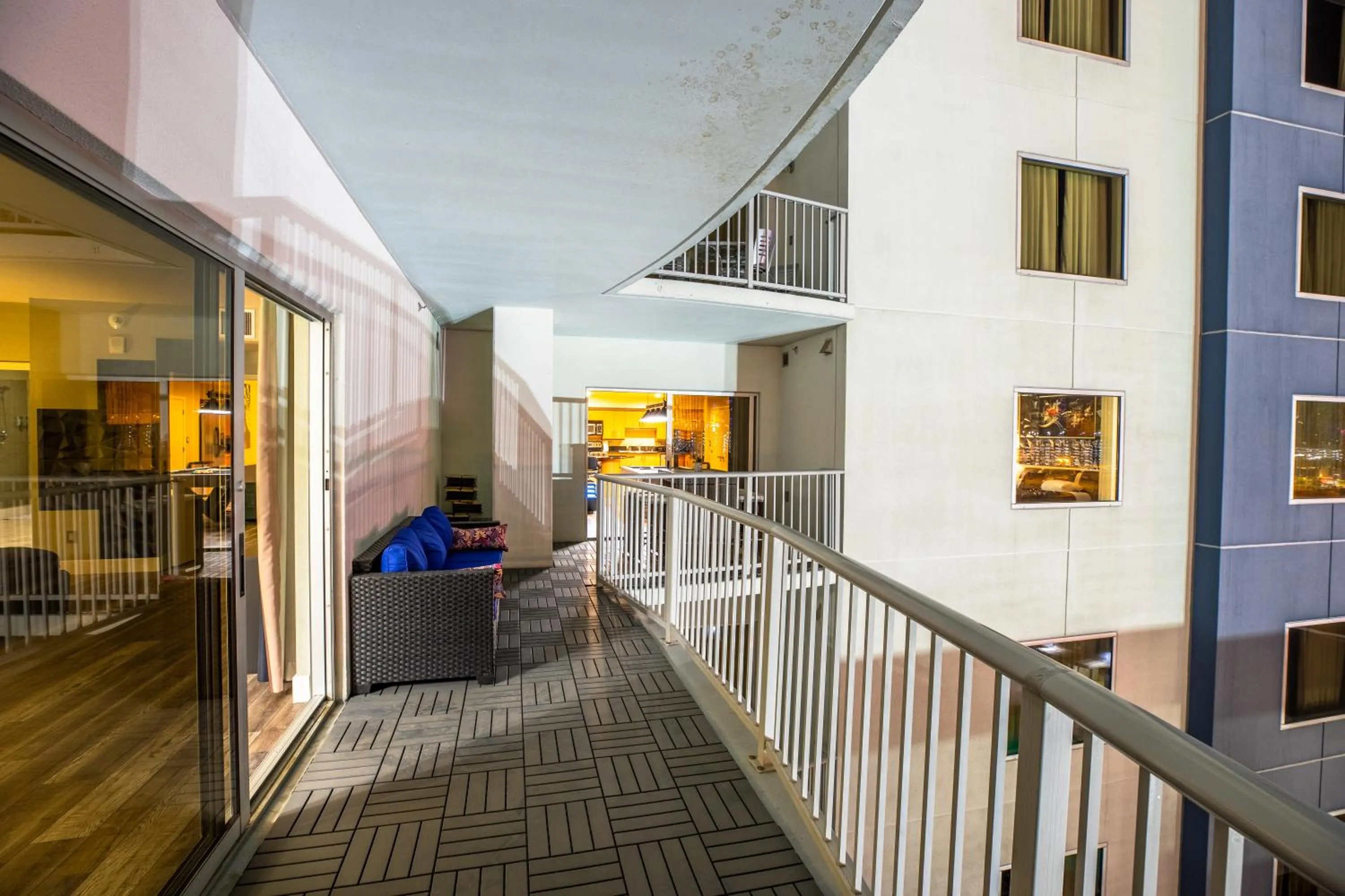 2100 SqFt Penthouse Suite W/ Strip Views! POOL GYM