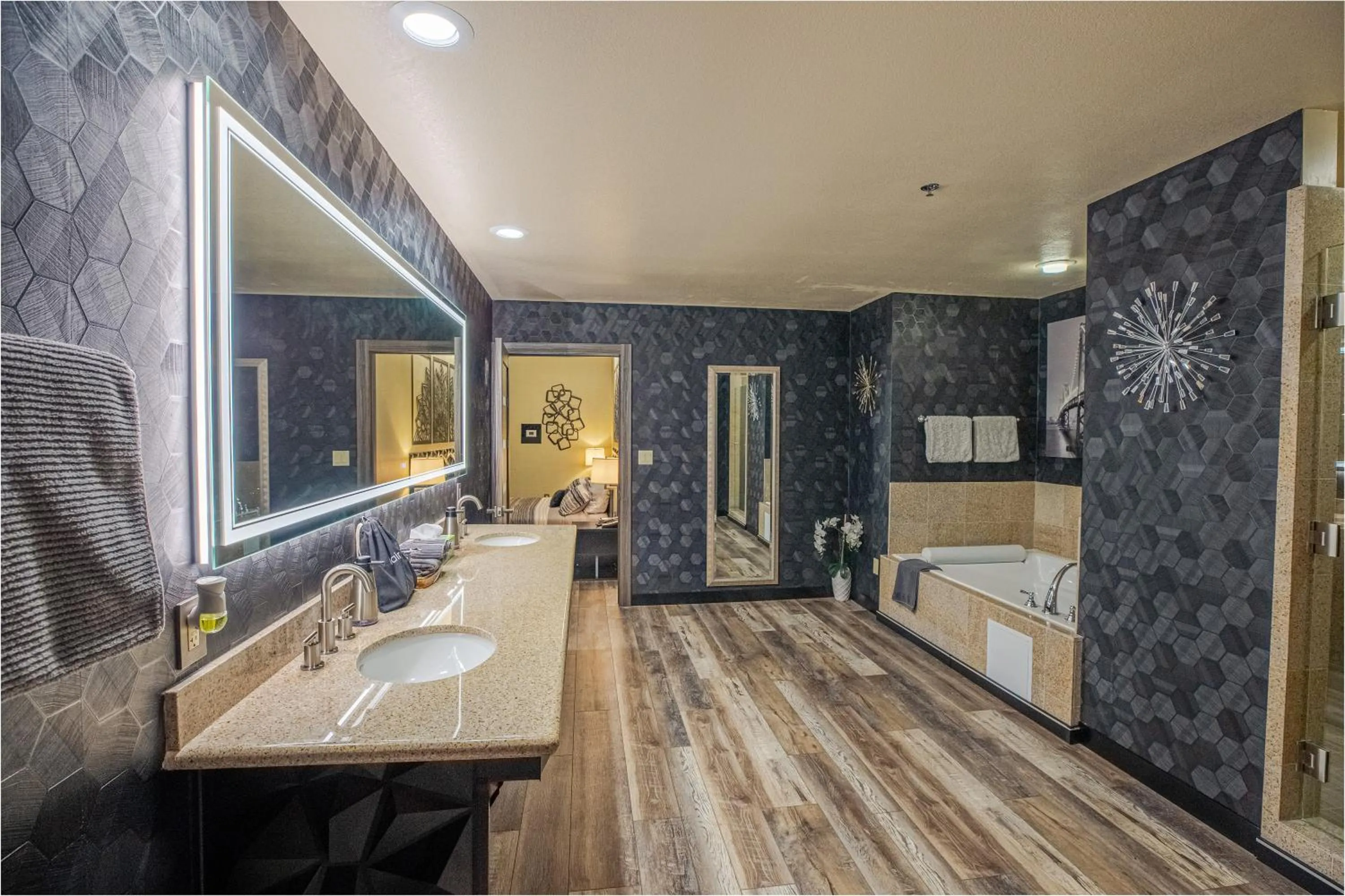 Bathroom, Bed in 2100 SqFt Penthouse Suite W/ Strip Views! POOL GYM
