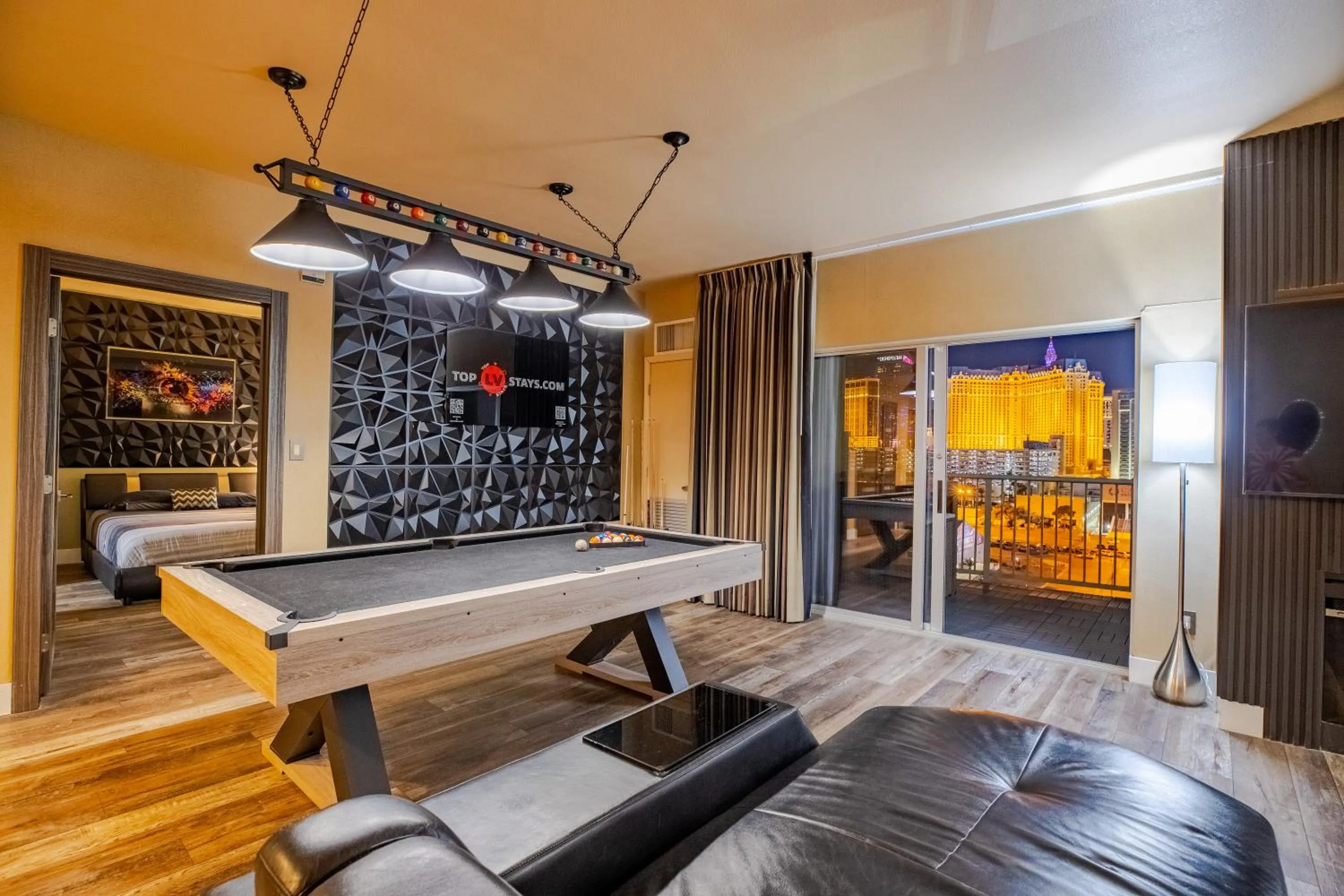 Communal lounge/ TV room in 2100 SqFt Penthouse Suite W/ Strip Views! POOL GYM