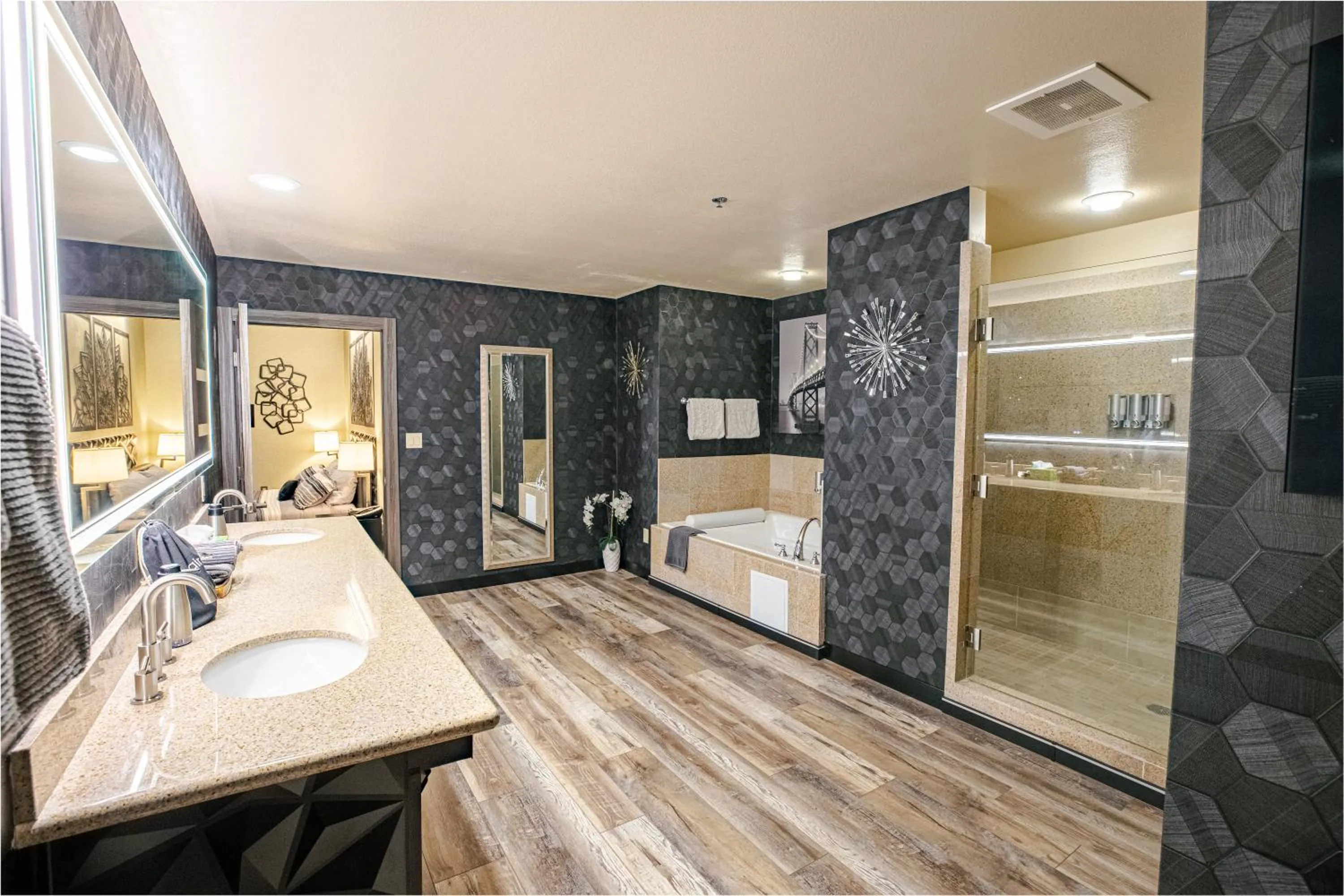 Bathroom in 2100 SqFt Penthouse Suite W/ Strip Views! POOL GYM