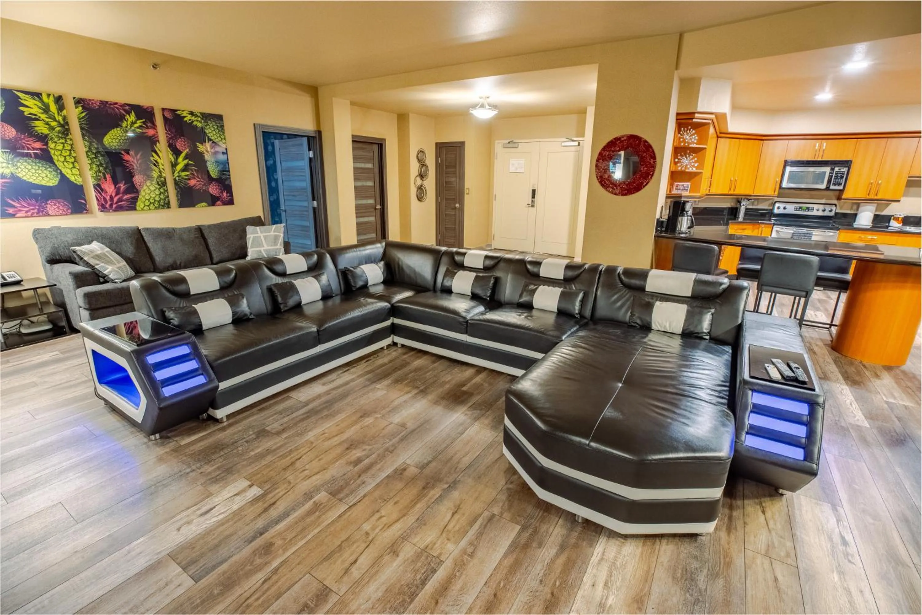 Living room in 2100 SqFt Penthouse Suite W/ Strip Views! POOL GYM