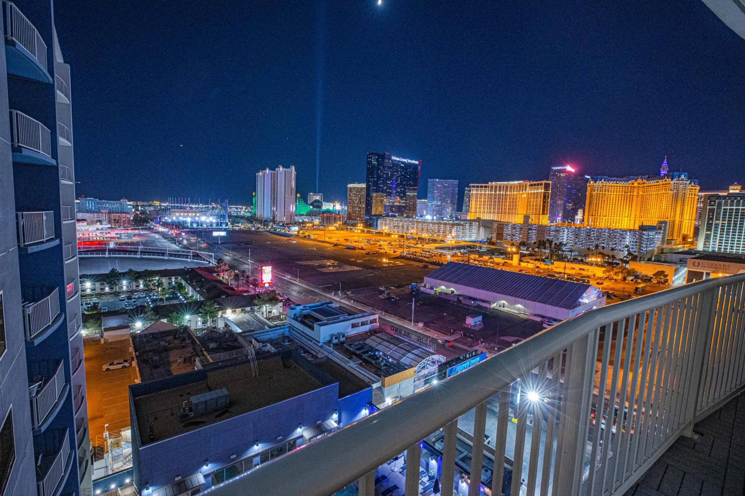 Night in 2100 SqFt Penthouse Suite W/ Strip Views! POOL GYM
