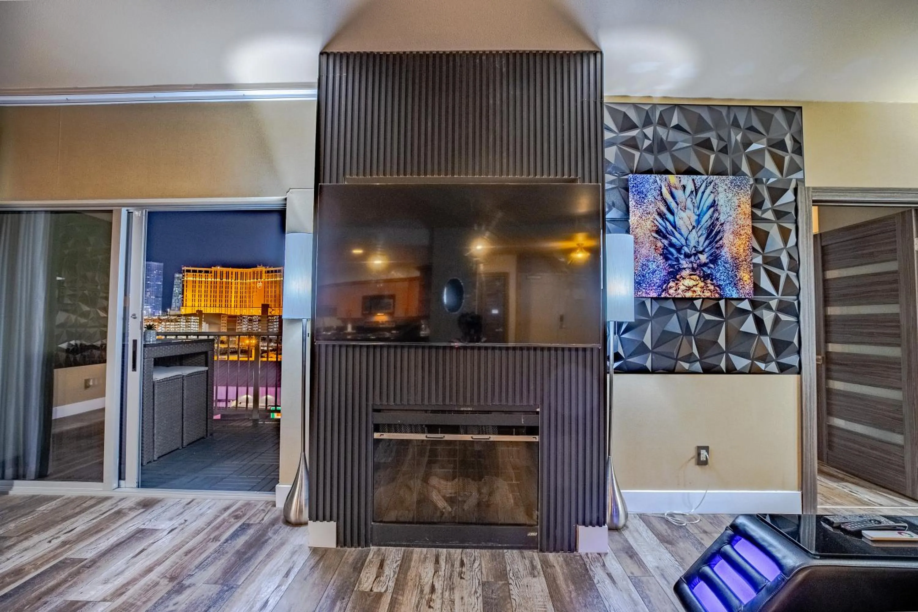 2100 SqFt Penthouse Suite W/ Strip Views! POOL GYM