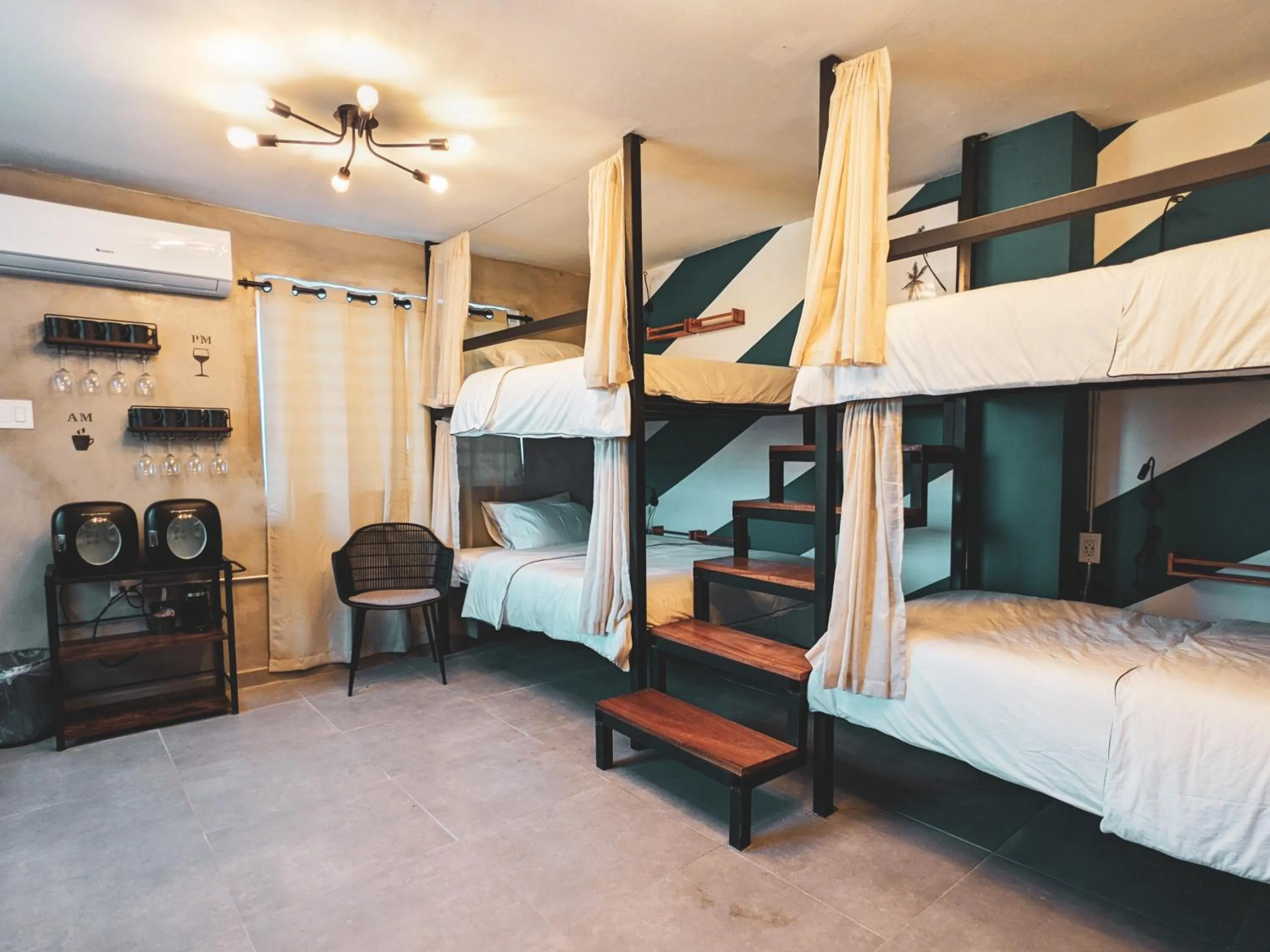 bunk bed, Bed in The Surfing Turtle