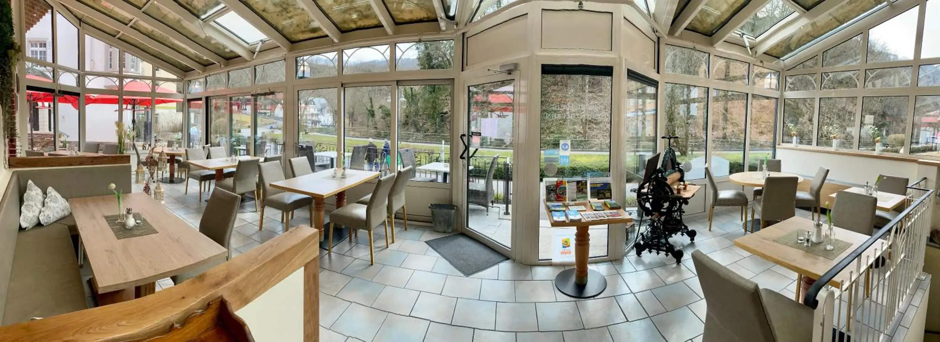 Restaurant/places to eat in Haus Hohenzollern & Haus 'Ambiente Restaurant/places to eat in Haus Hohenzollern & Haus 'Ambiente