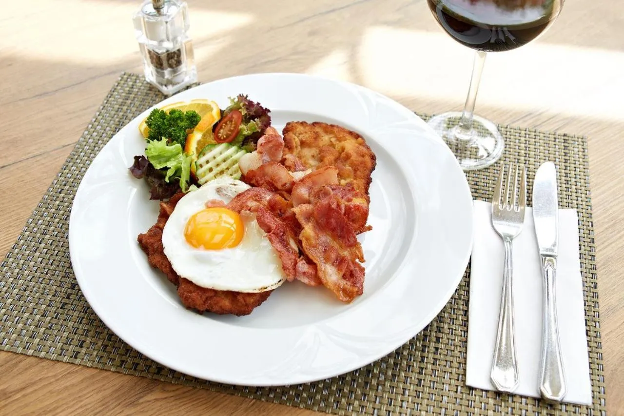 Food and drinks in Haus Hohenzollern & Haus 'Ambiente