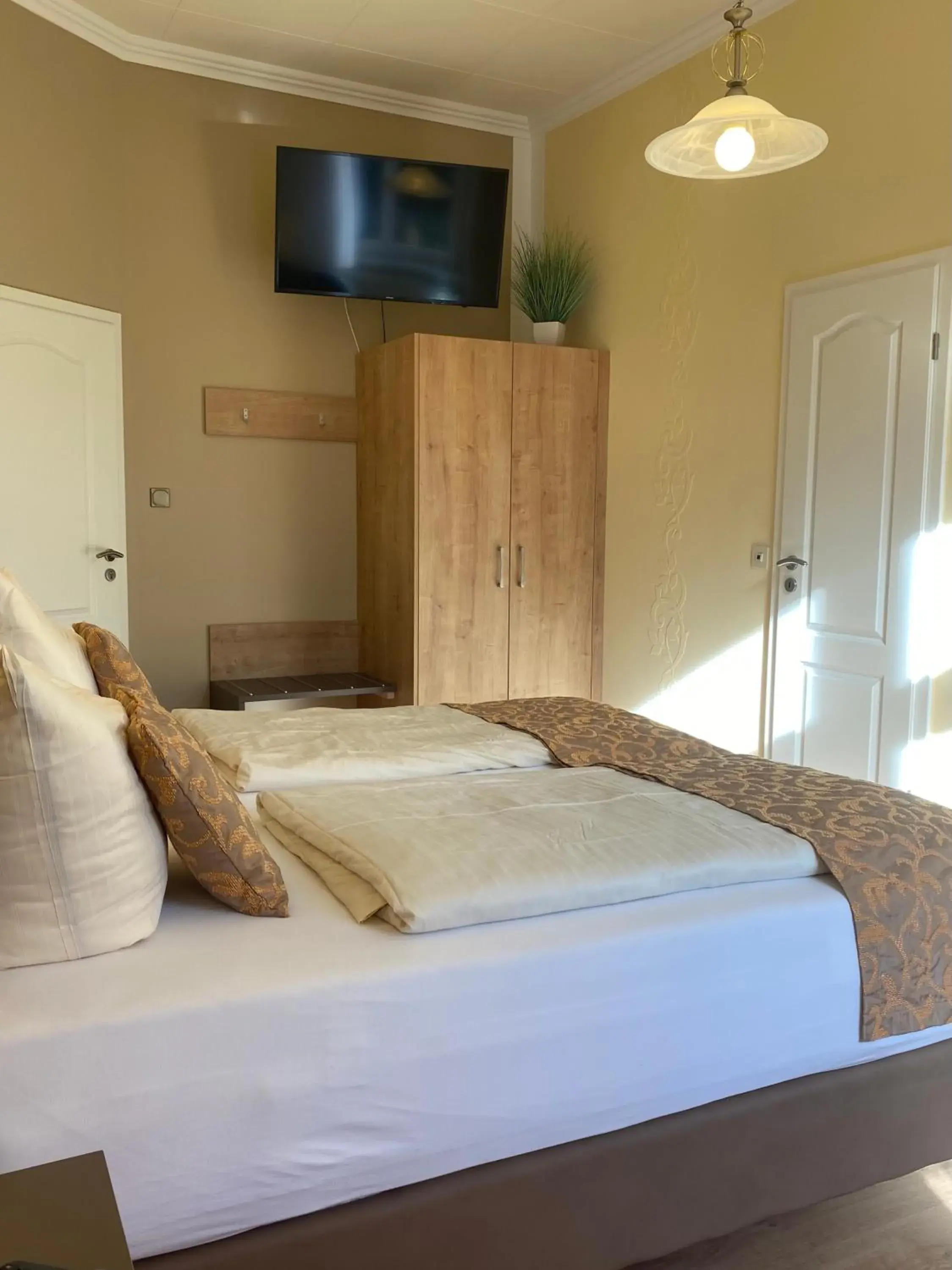 Photo of the whole room, Bed in Haus Hohenzollern & Haus 'Ambiente Photo of the whole room, Bed in Haus Hohenzollern & Haus 'Ambiente