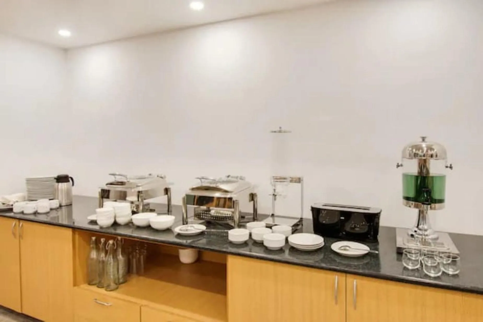 Coffee/tea facilities in Alana Townhouse