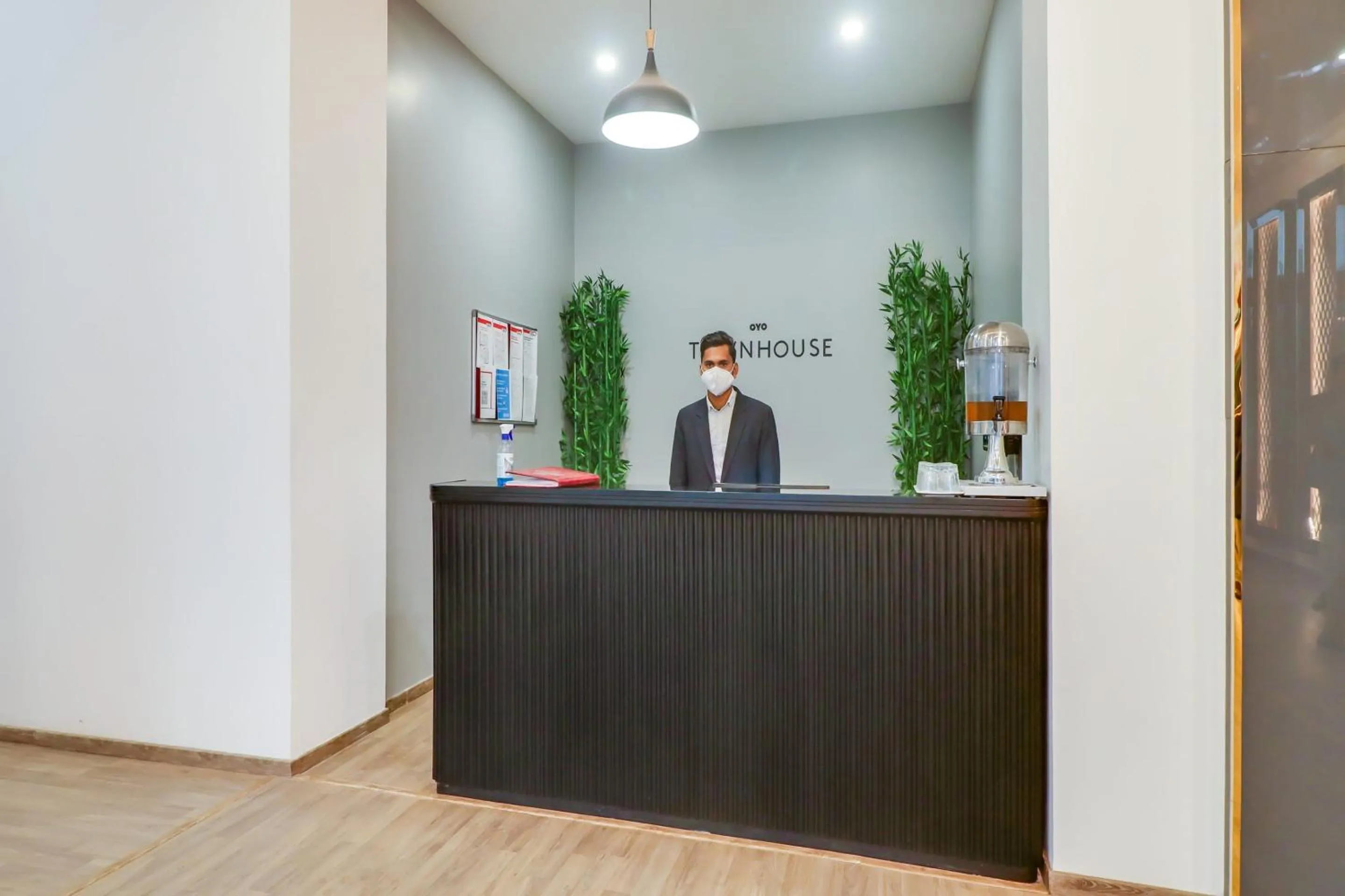 Lobby or reception in Super Townhouse Jashn