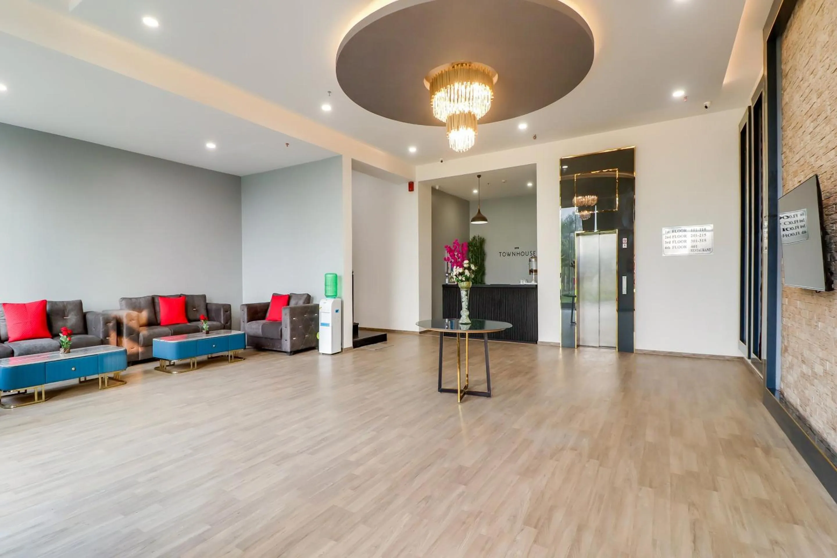 Lobby or reception in Super Townhouse Jashn