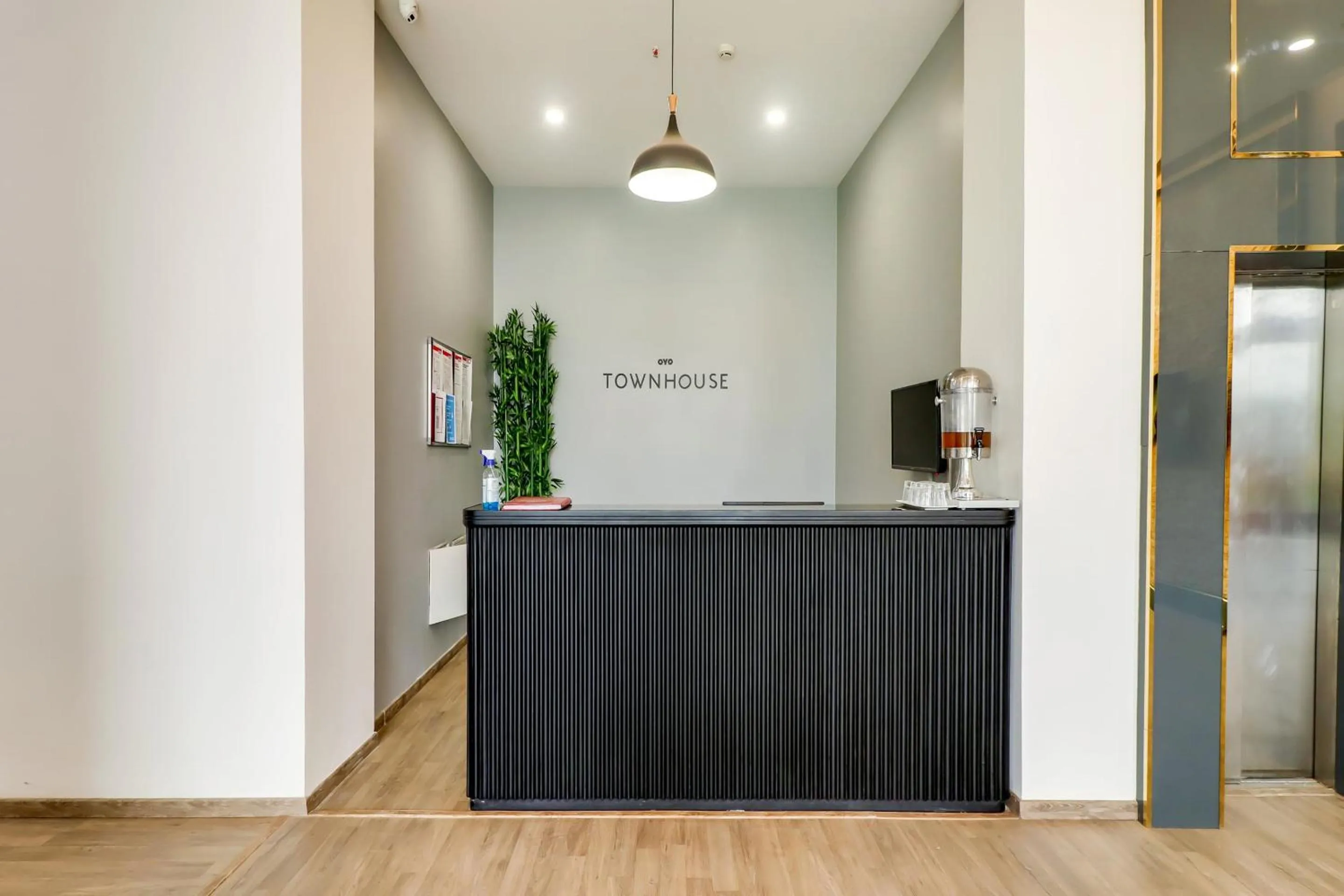 Lobby or reception in Super Townhouse Jashn