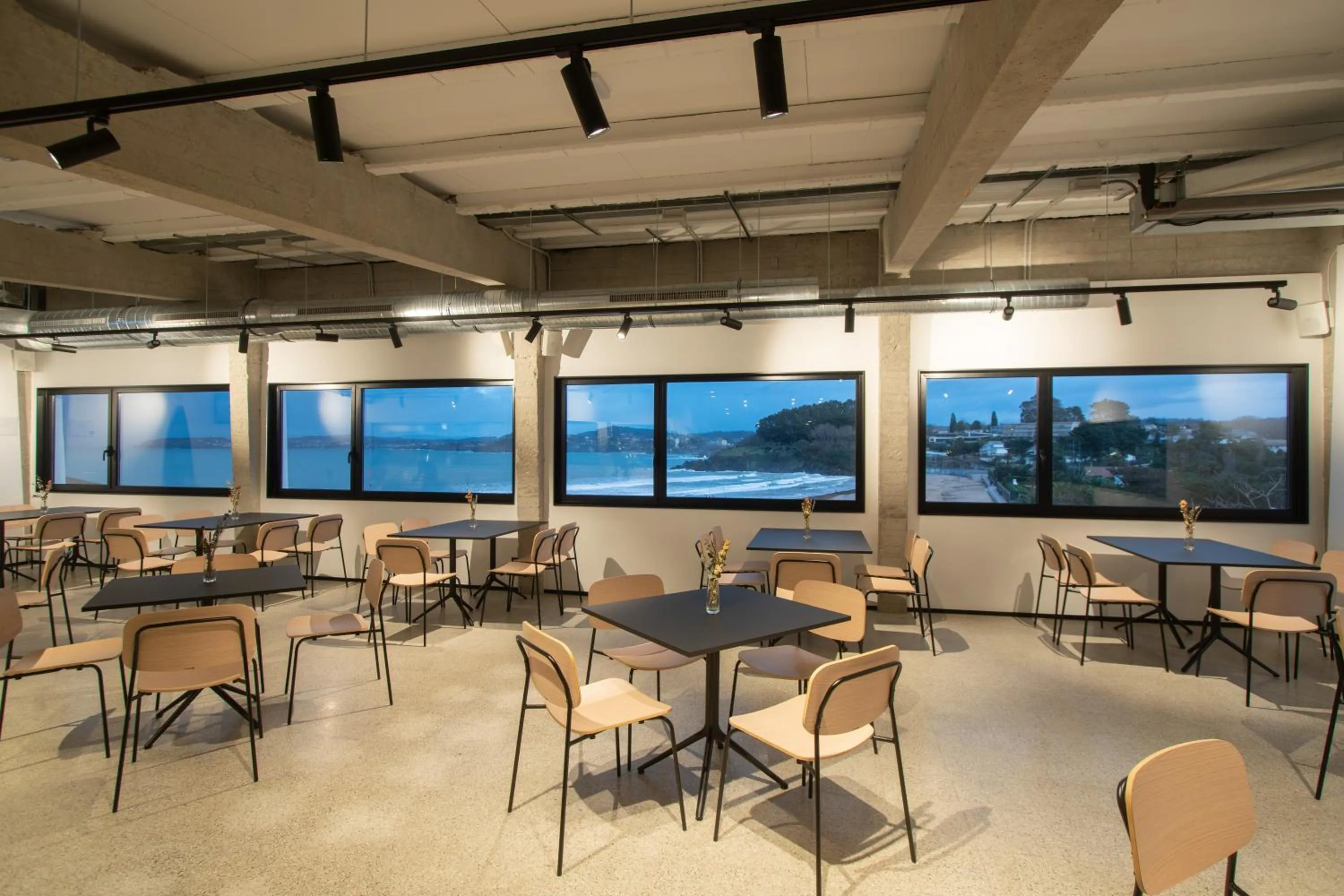 Restaurant/places to eat in AFTER Hotel