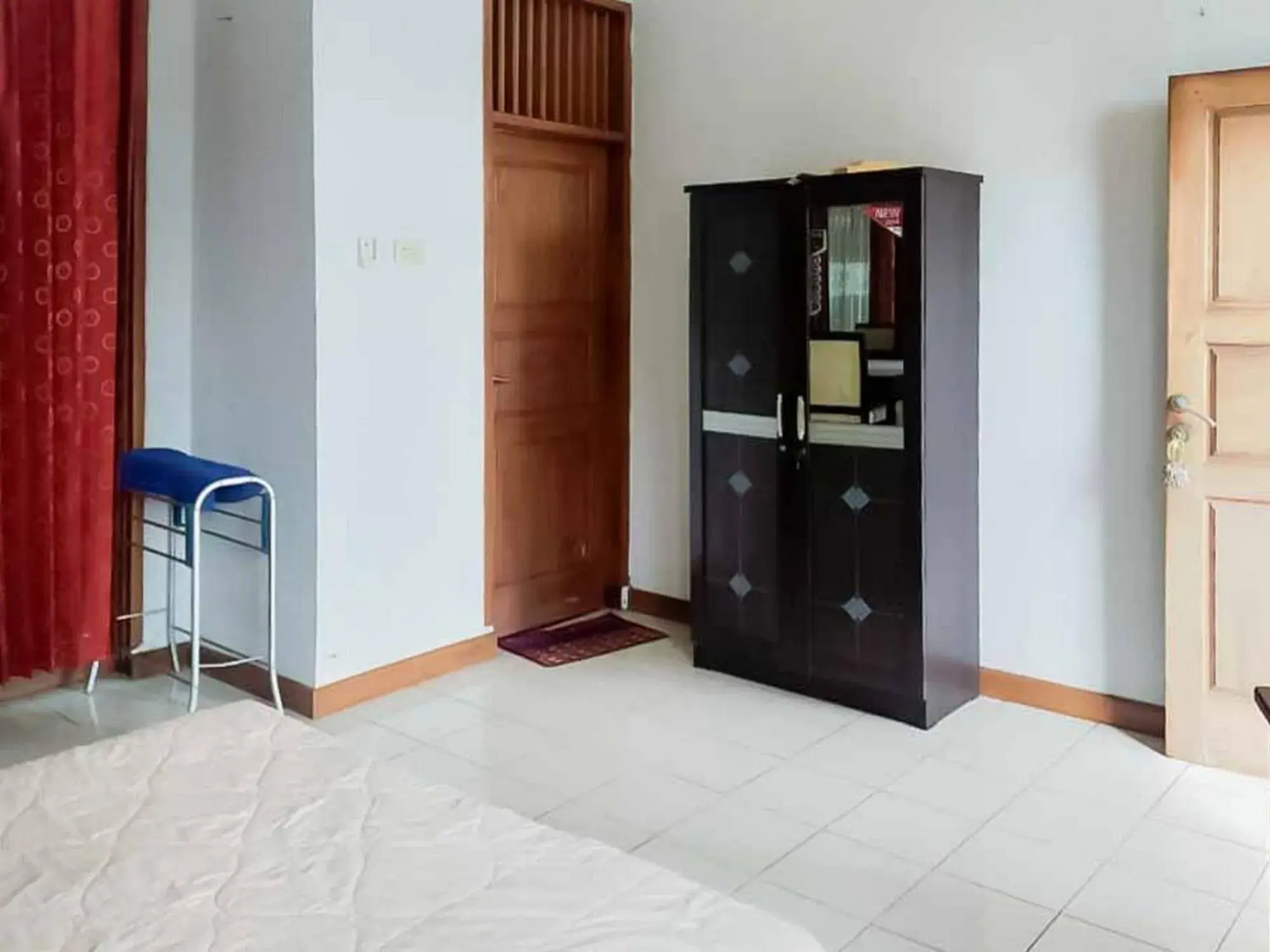 Facade/entrance in Rumah Pahoman Syariah Mitra RedDoorz Facade/entrance in Rumah Pahoman Syariah Mitra RedDoorz