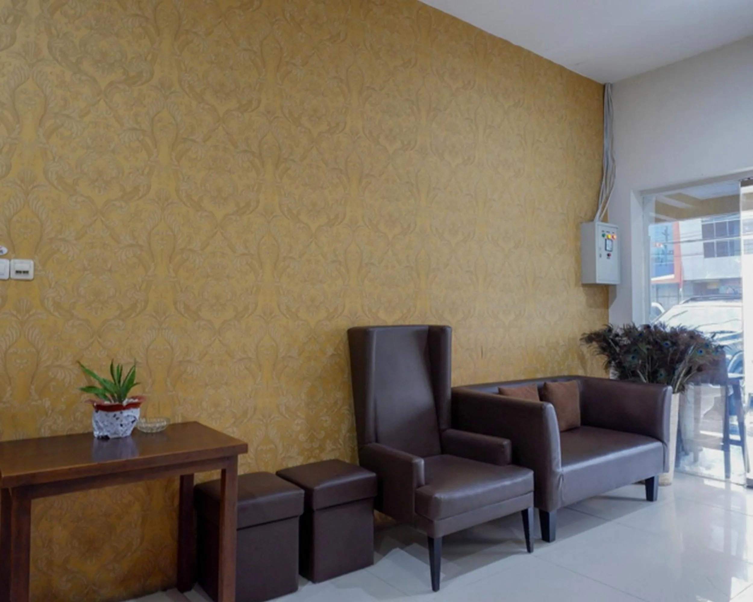 RedDoorz Plus @ Hotel Asih UNY