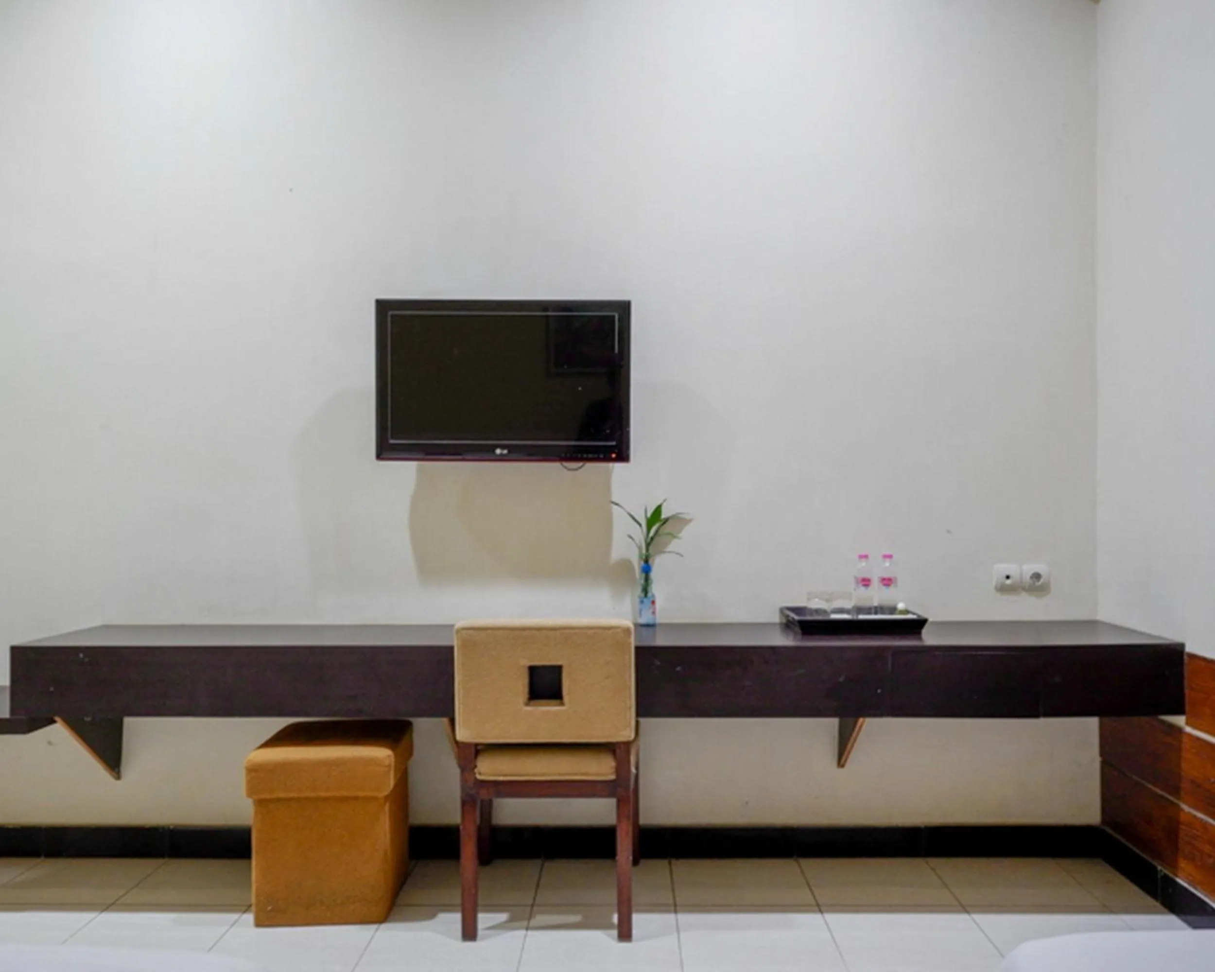 RedDoorz Plus @ Hotel Asih UNY