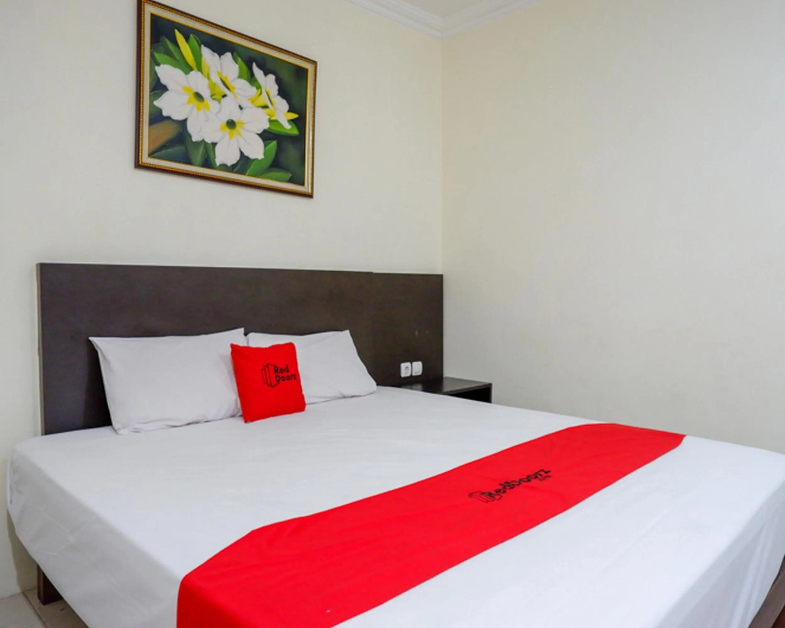 Bed in RedDoorz Plus @ Hotel Asih UNY