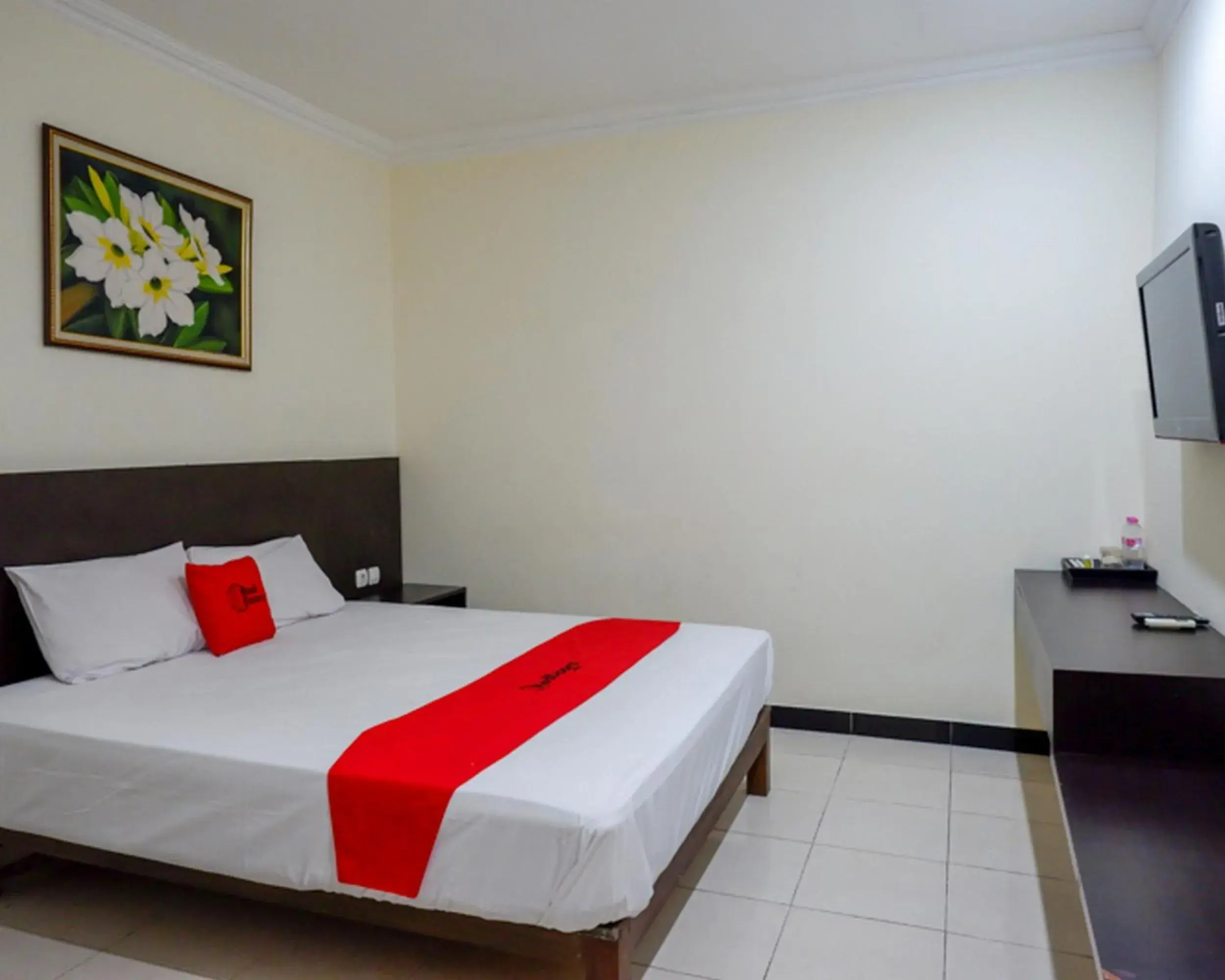 Bed in RedDoorz Plus @ Hotel Asih UNY Bed in RedDoorz Plus @ Hotel Asih UNY
