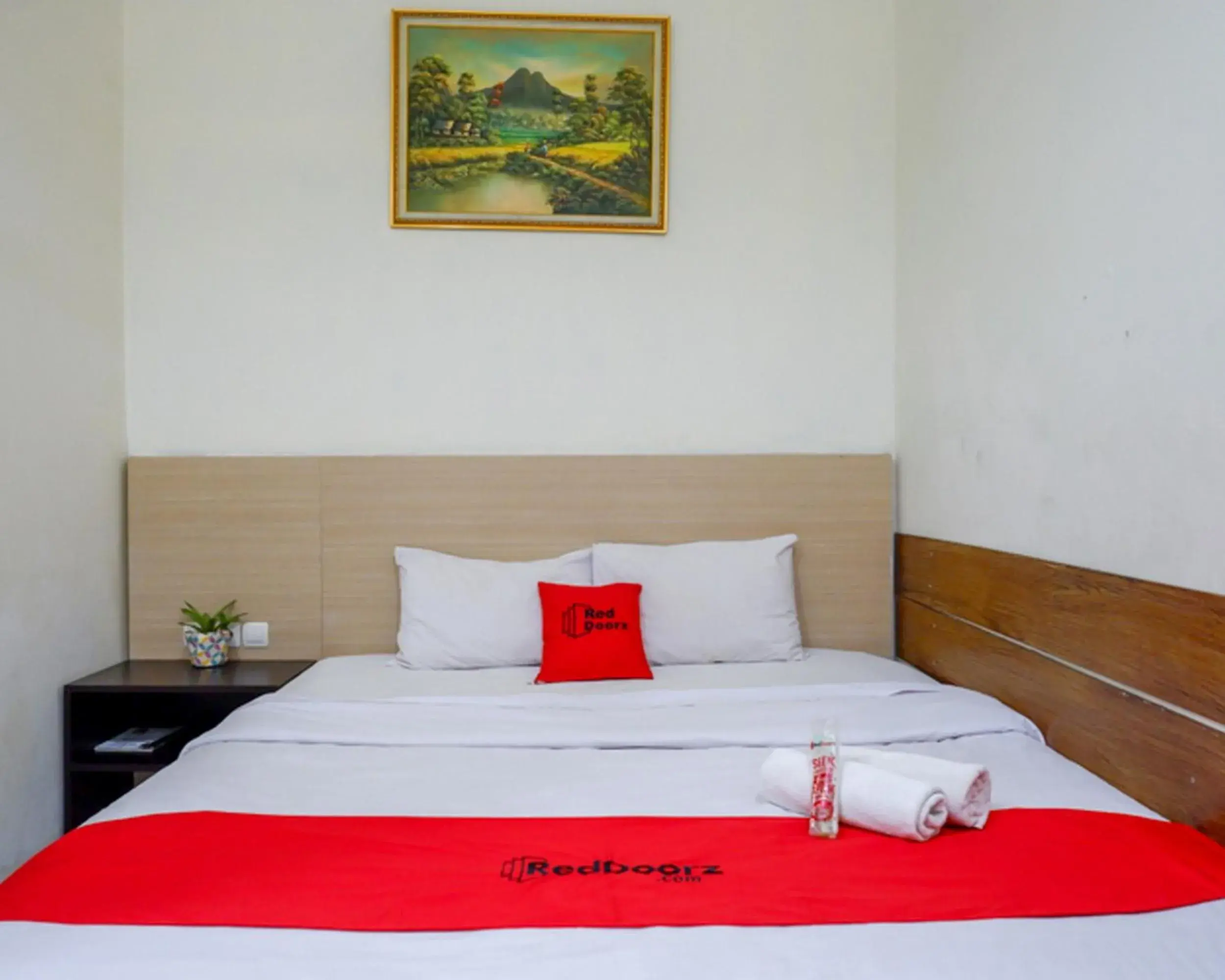 Bed in RedDoorz Plus @ Hotel Asih UNY Bed in RedDoorz Plus @ Hotel Asih UNY