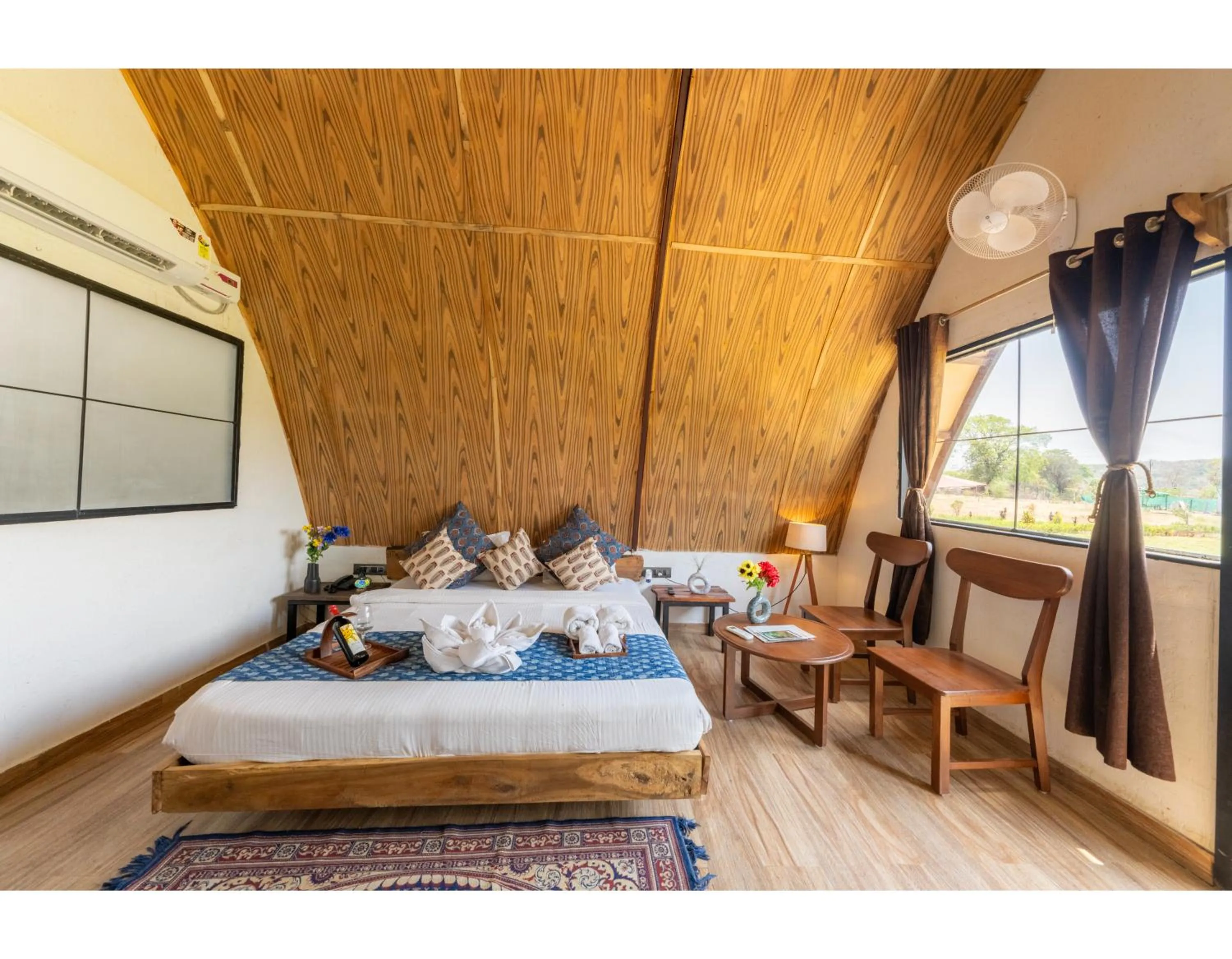 Photo of the whole room, Bed in Panarpani Retreat Pachmarhi