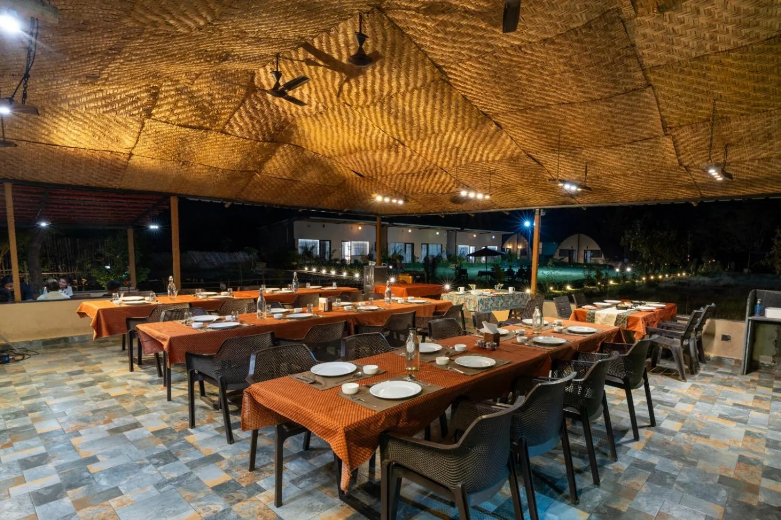 Restaurant/places to eat in Panarpani Retreat Pachmarhi