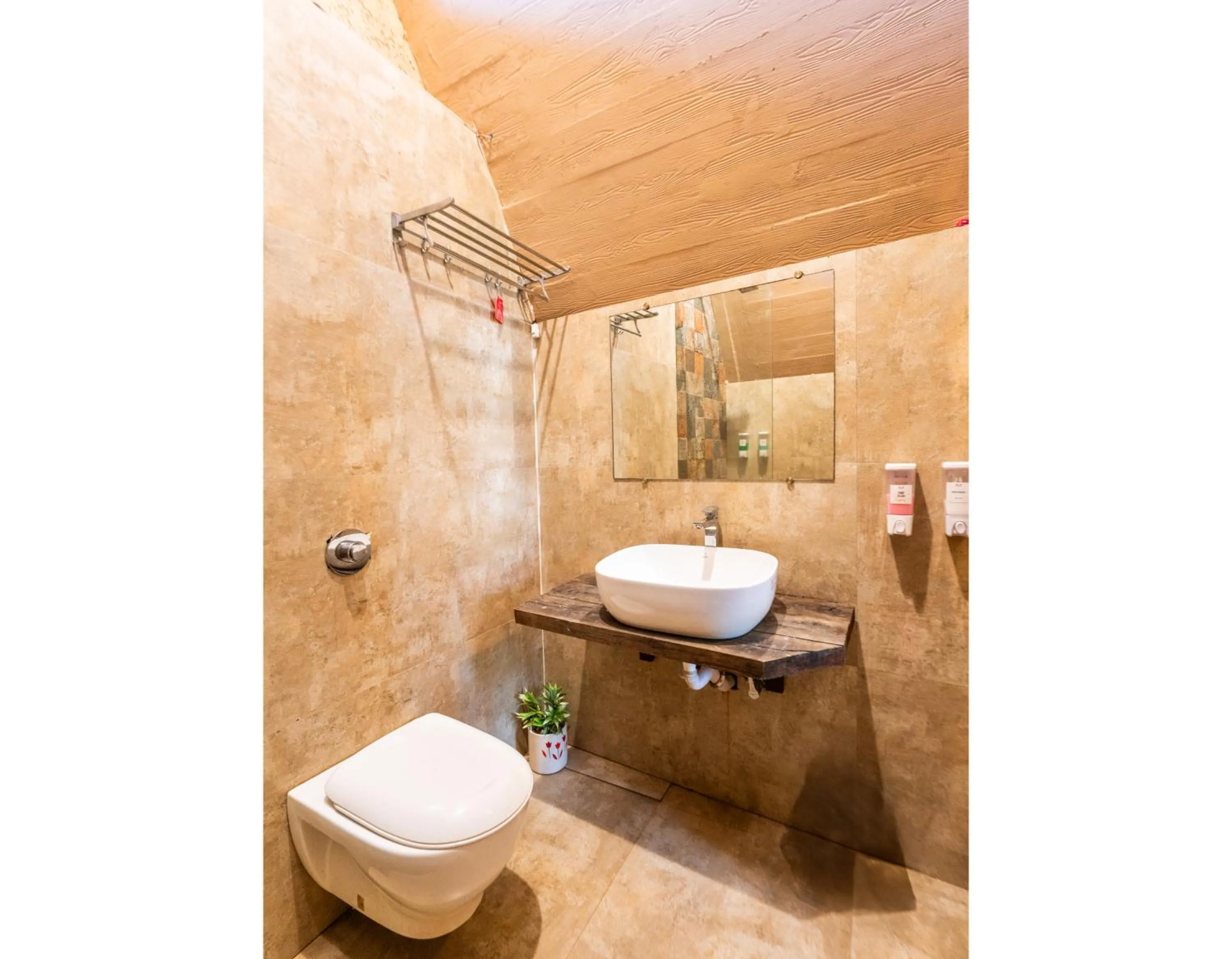 Bathroom in Panarpani Retreat Pachmarhi