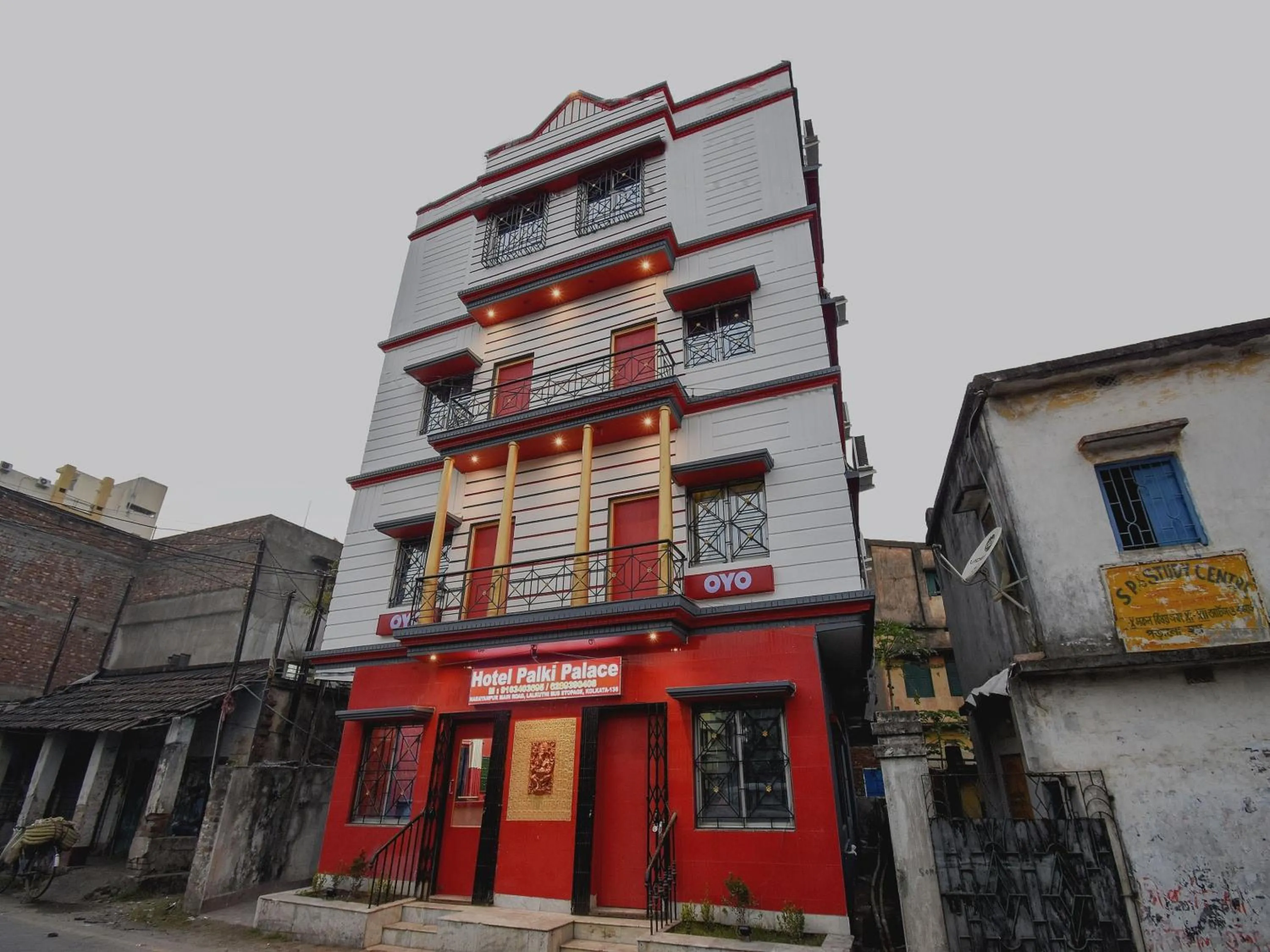 Facade/entrance in Hotel O Palki Palace Near Netaji Subhash Chandra Bose International Airport