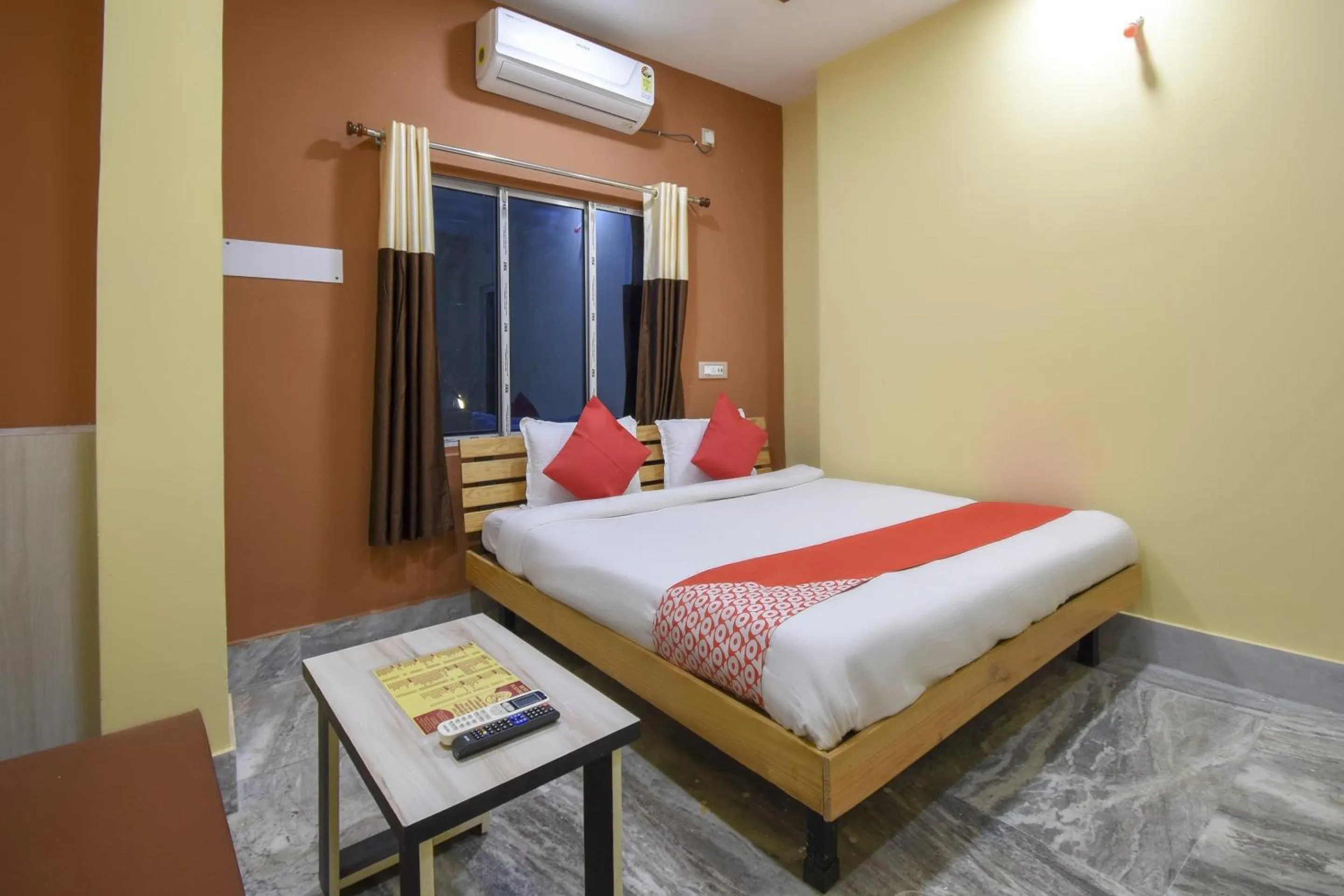 Bedroom, Bed in Hotel O Palki Palace Near Netaji Subhash Chandra Bose International Airport