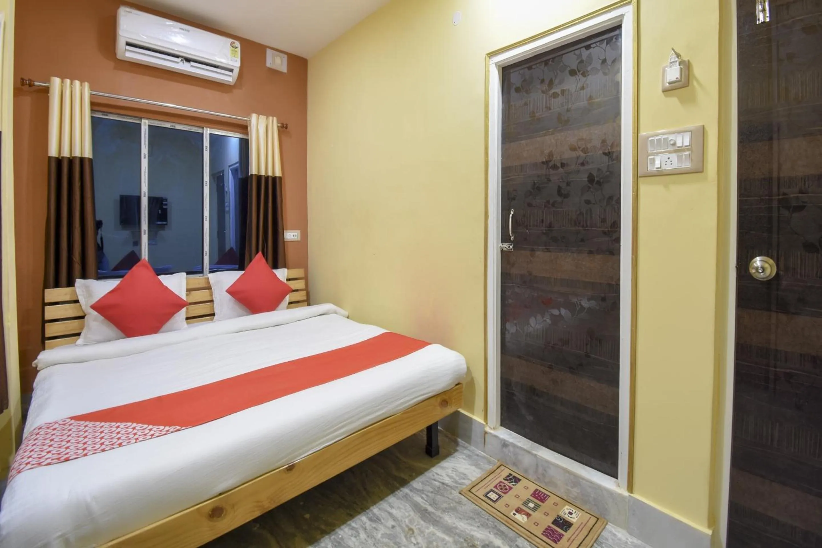 Bedroom, Bed in Hotel O Palki Palace Near Netaji Subhash Chandra Bose International Airport