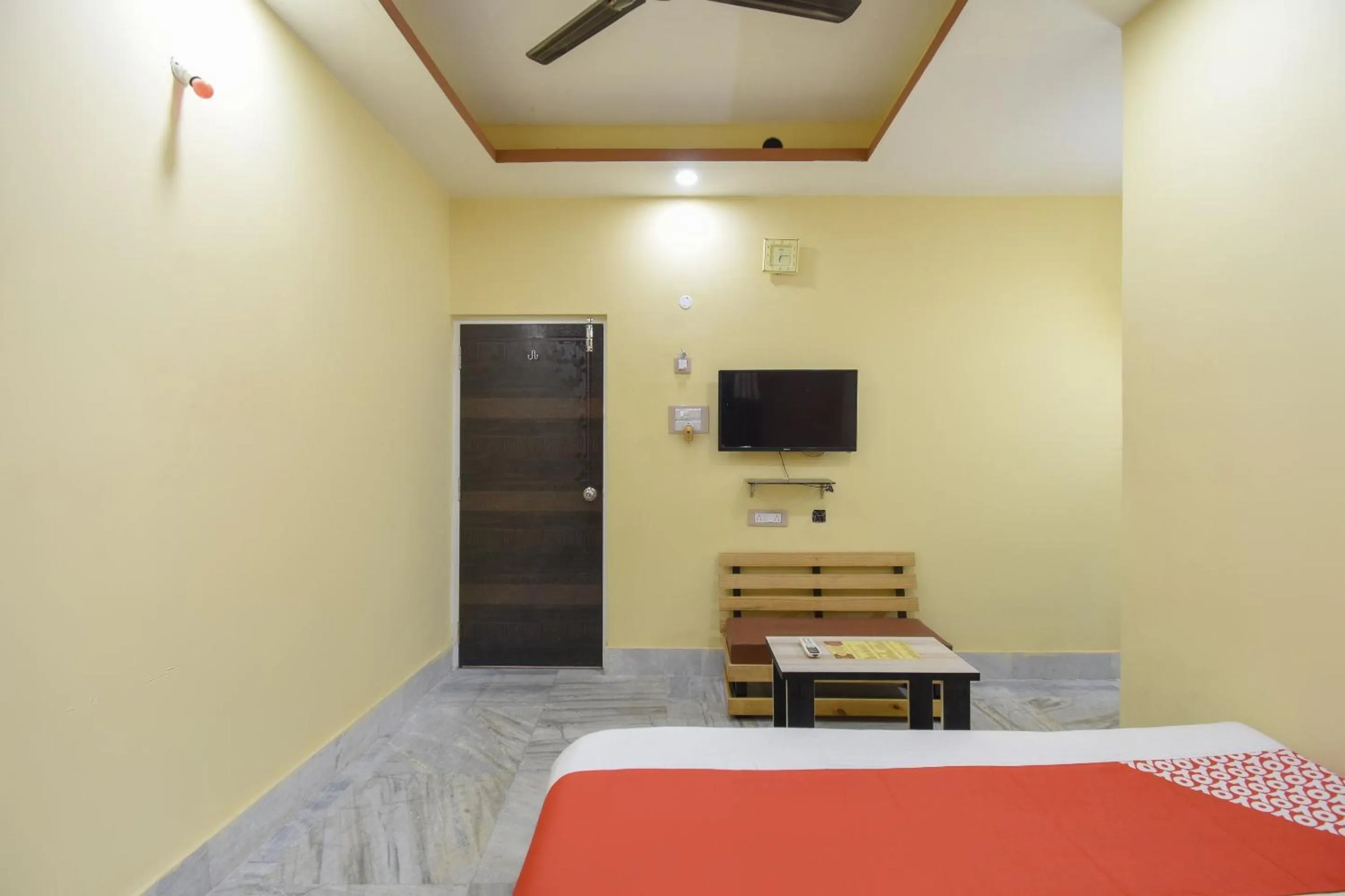 Bedroom, Bed in Hotel O Palki Palace Near Netaji Subhash Chandra Bose International Airport