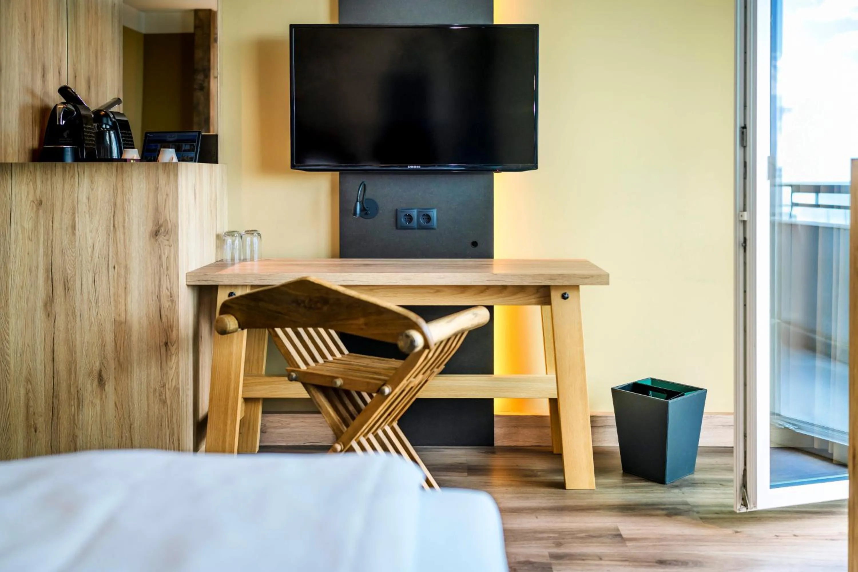 Communal lounge/ TV room in Ostseehotel Midgard in Damp