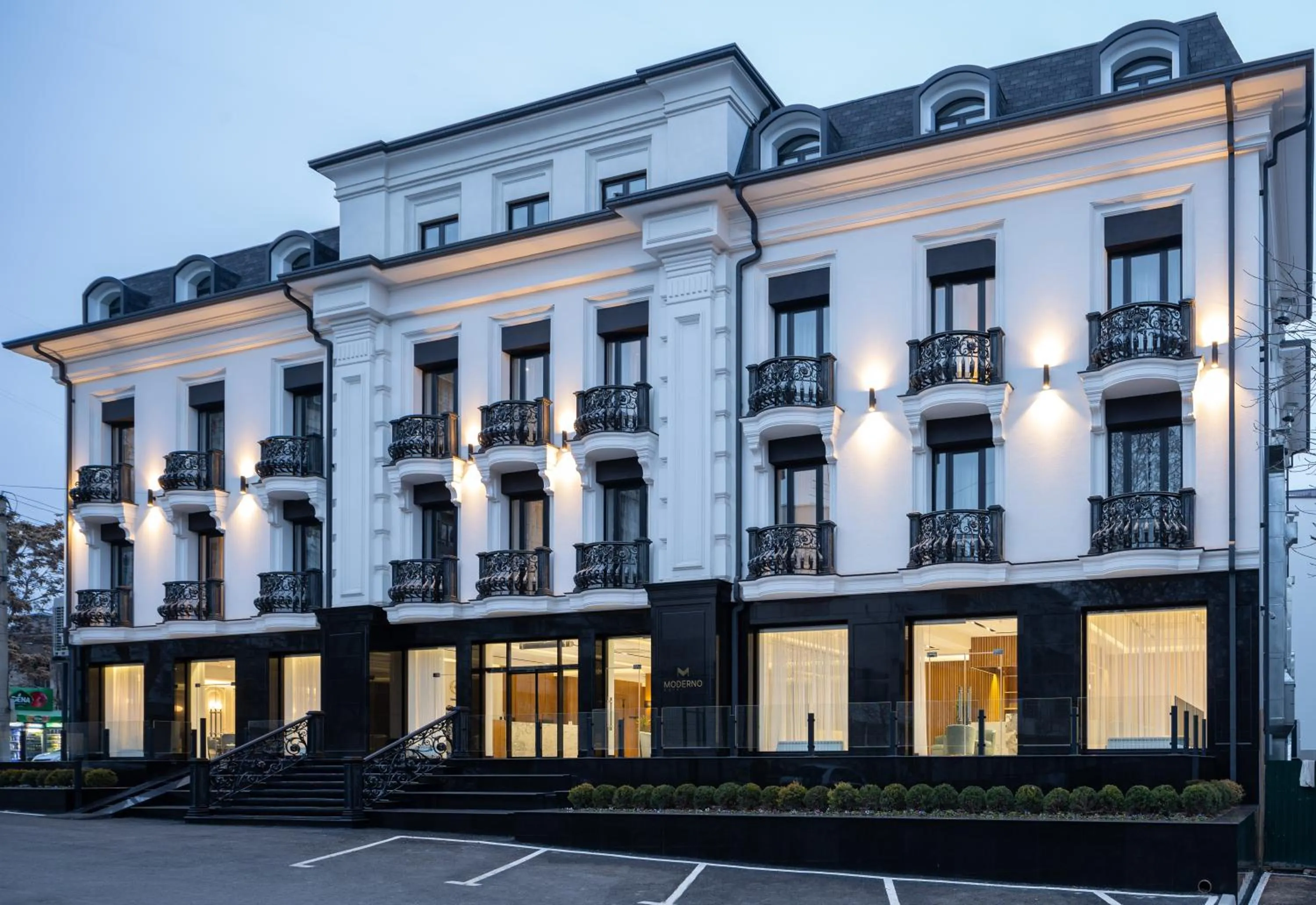 Facade/entrance in HOTEL MODERNO & Spa